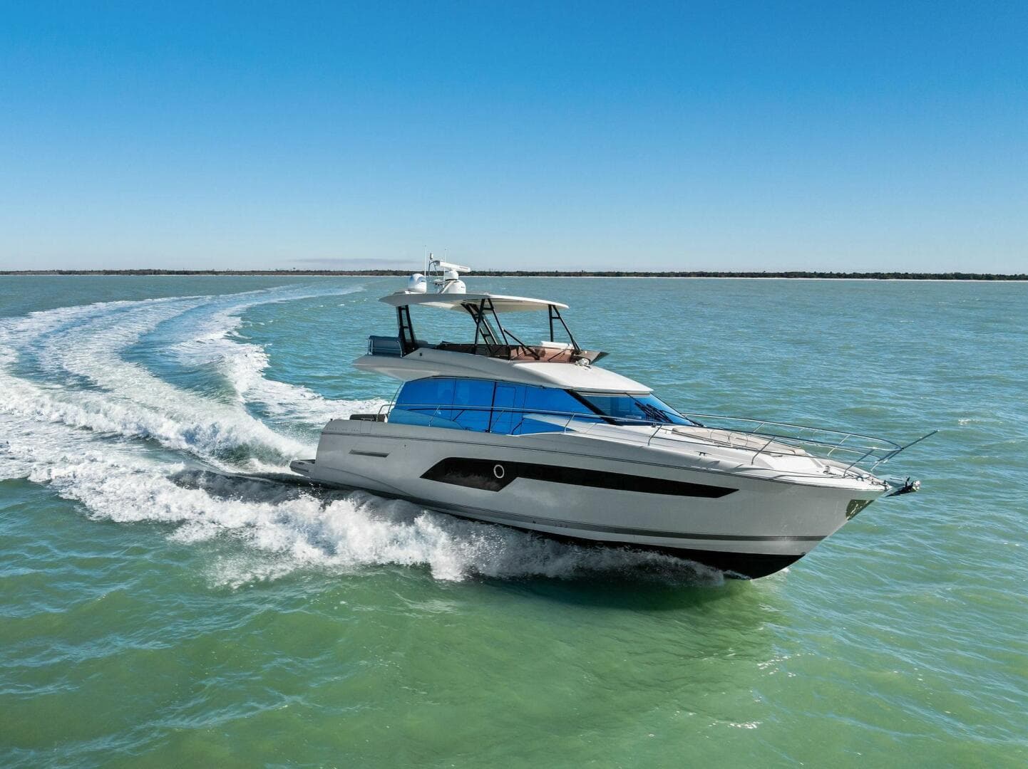2022 Prestige 520 Flybridge