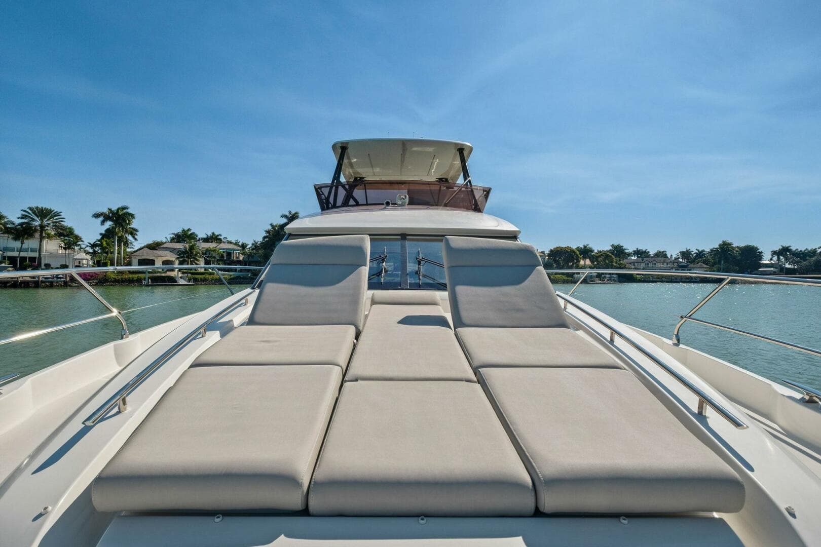 2022 Prestige 520 Flybridge