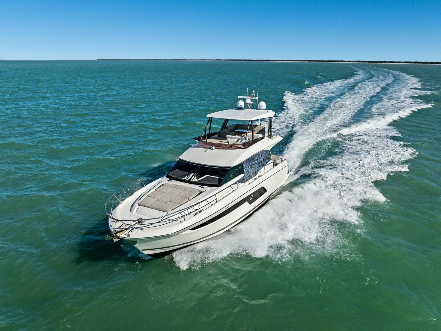 2022 Prestige 520 Flybridge