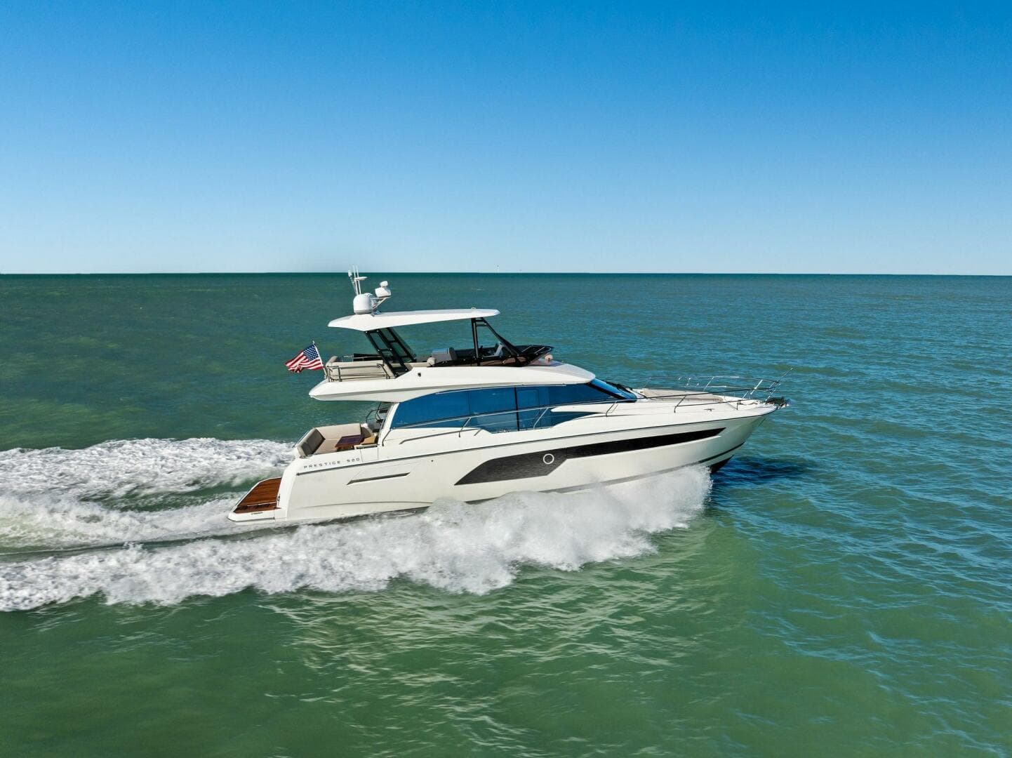 2022 Prestige 520 Flybridge