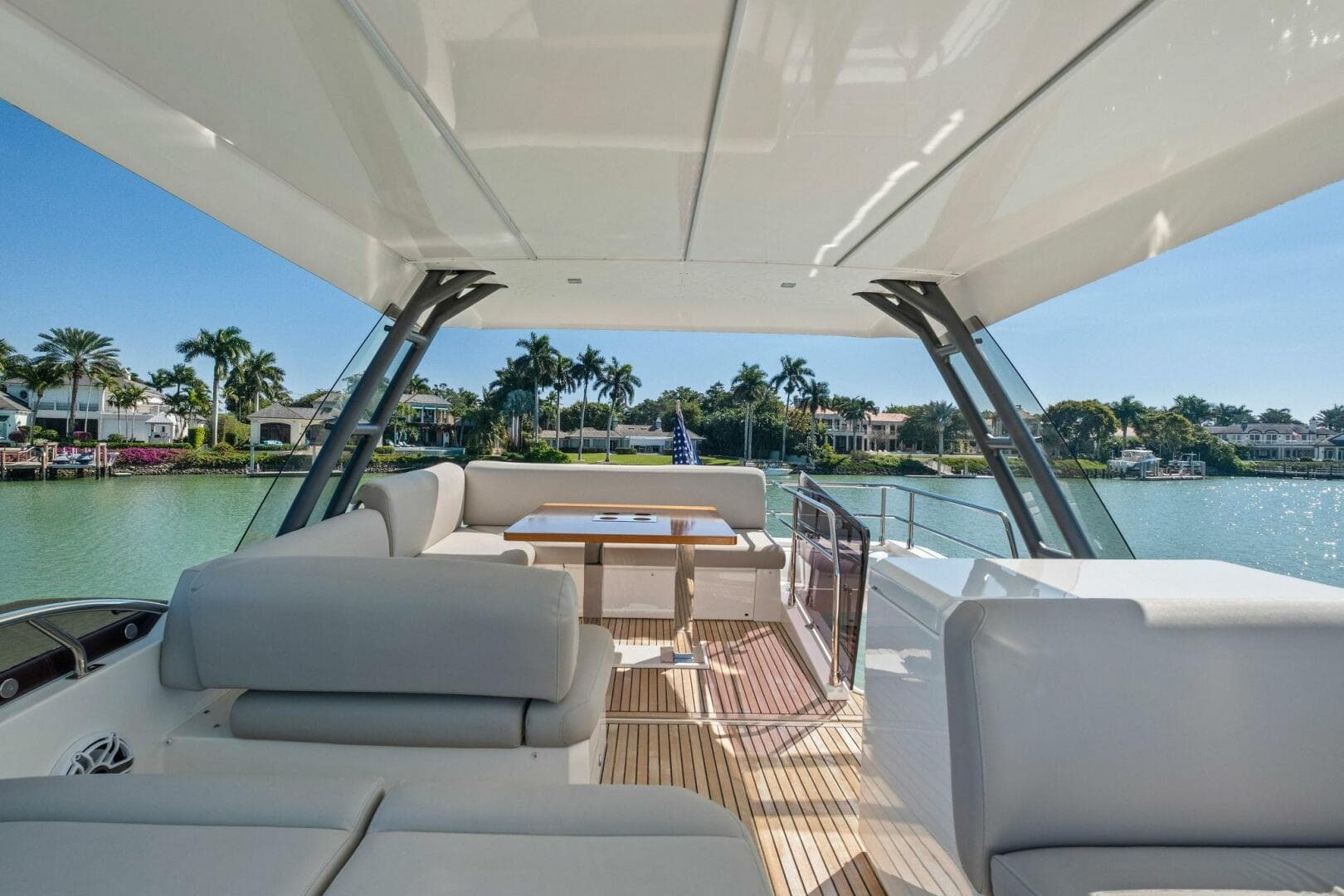 2022 Prestige 520 Flybridge