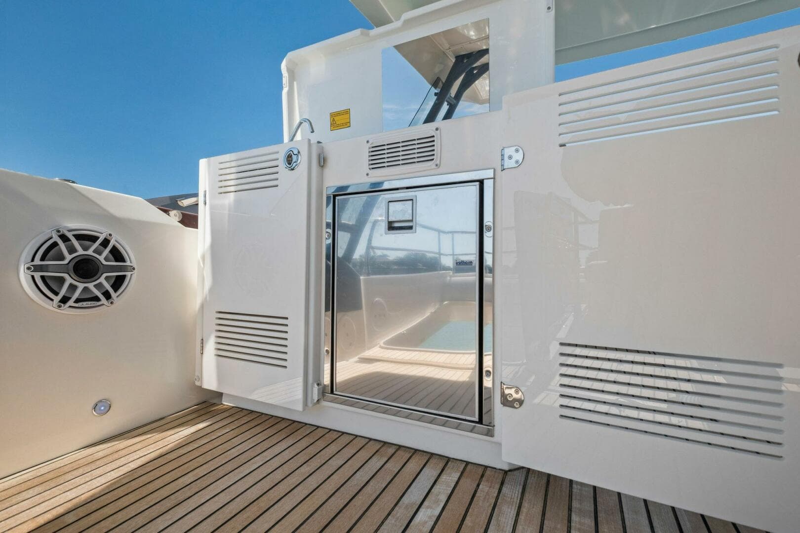 2022 Prestige 520 Flybridge