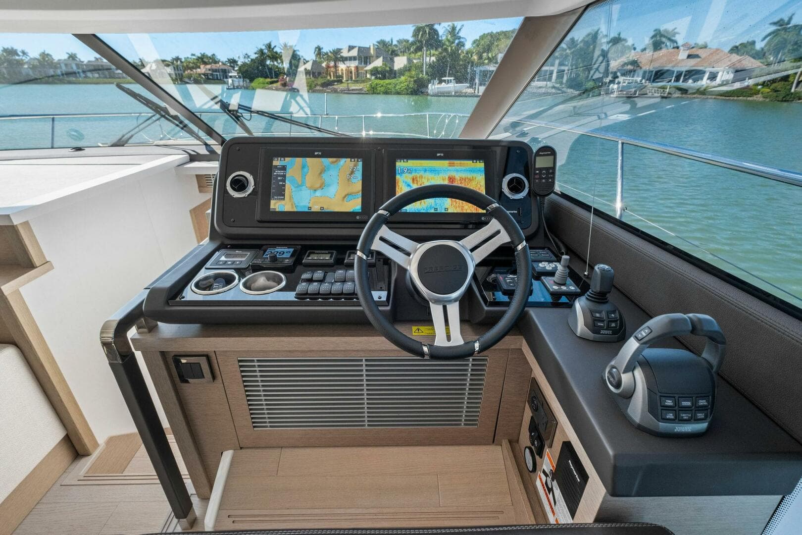 2022 Prestige 520 Flybridge
