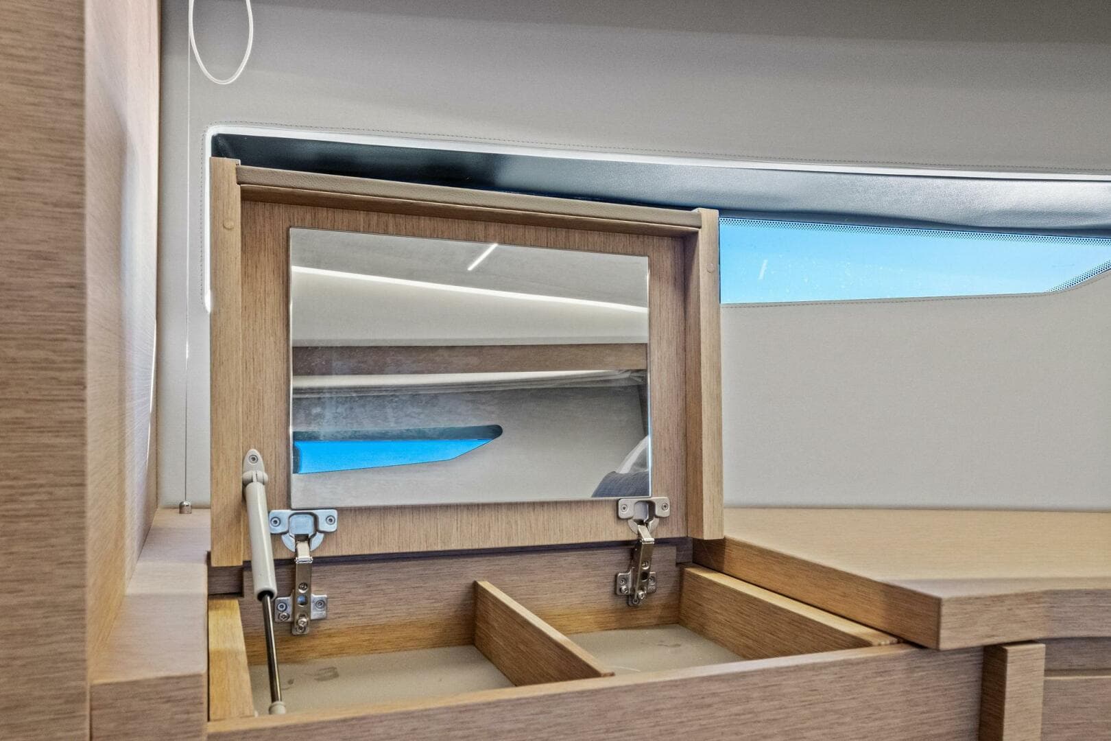 2022 Prestige 520 Flybridge