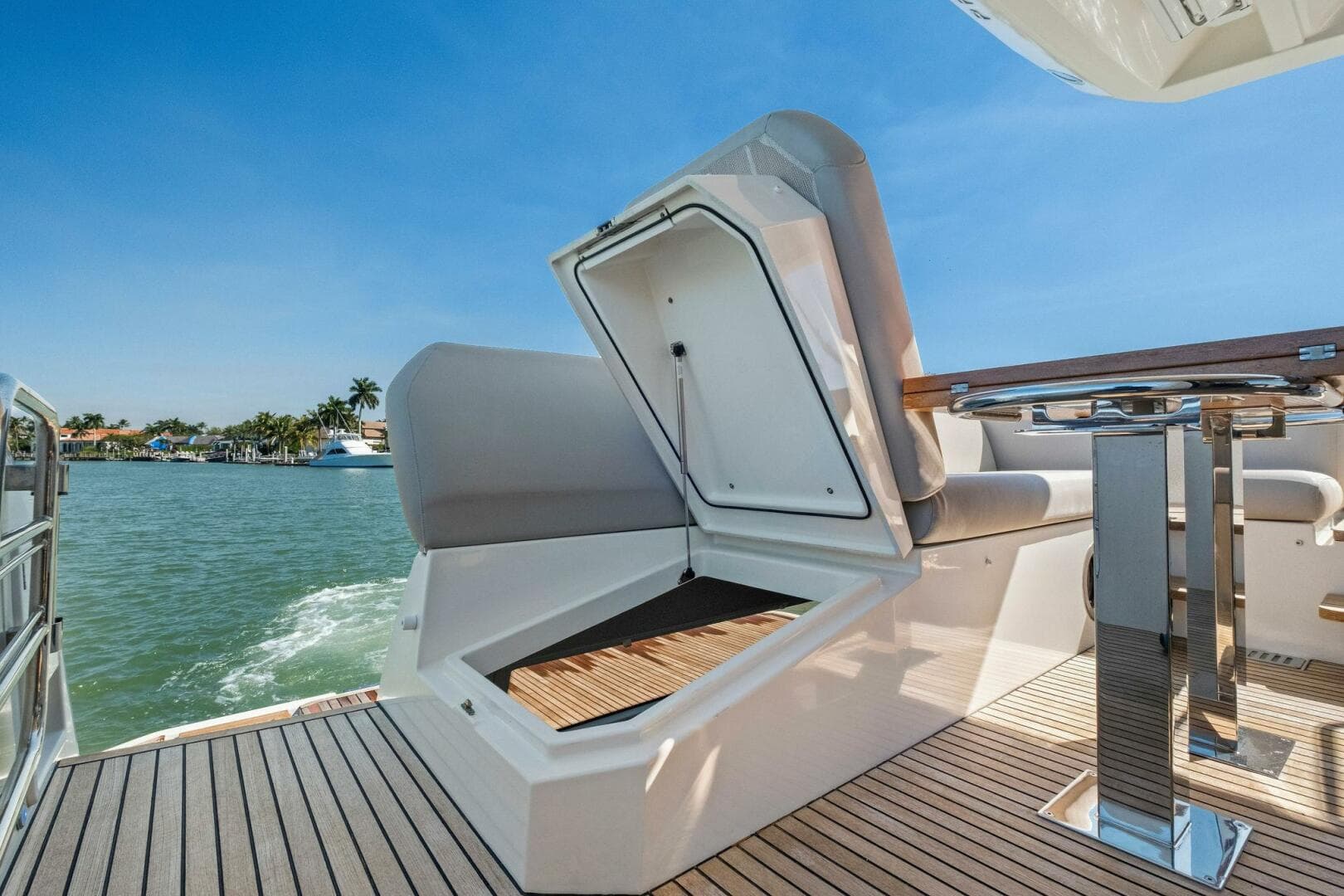 2022 Prestige 520 Flybridge