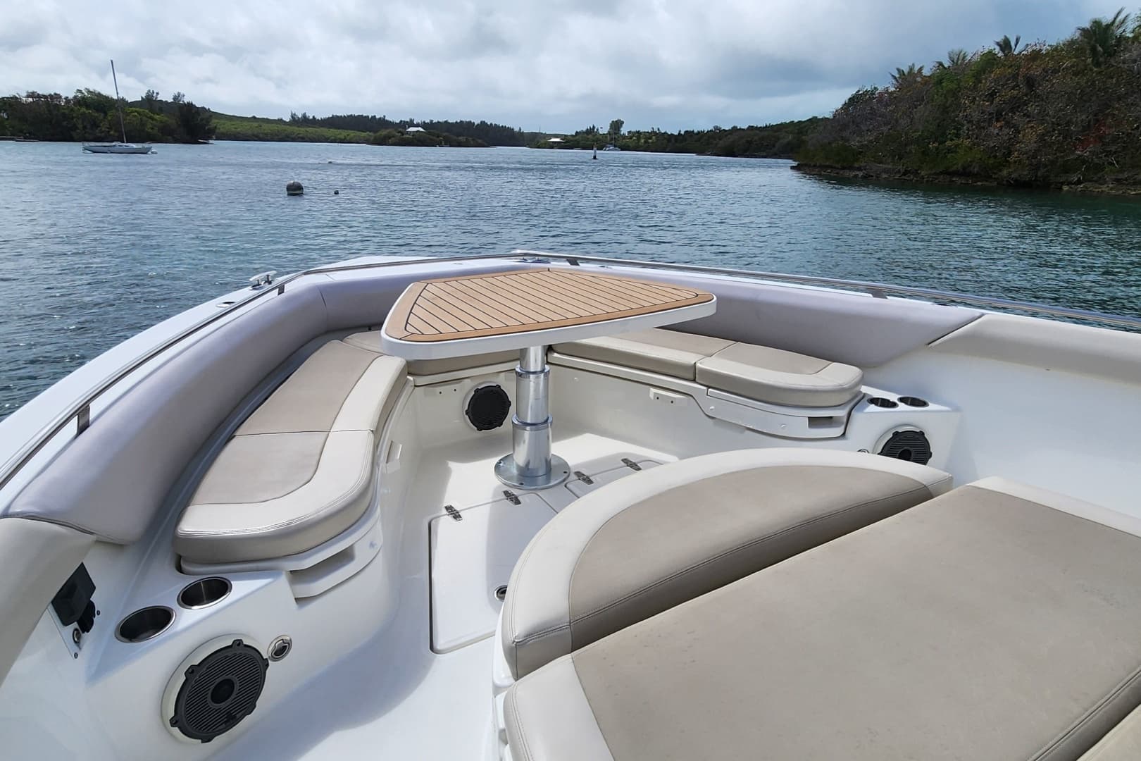 2020 Boston Whaler Outrage