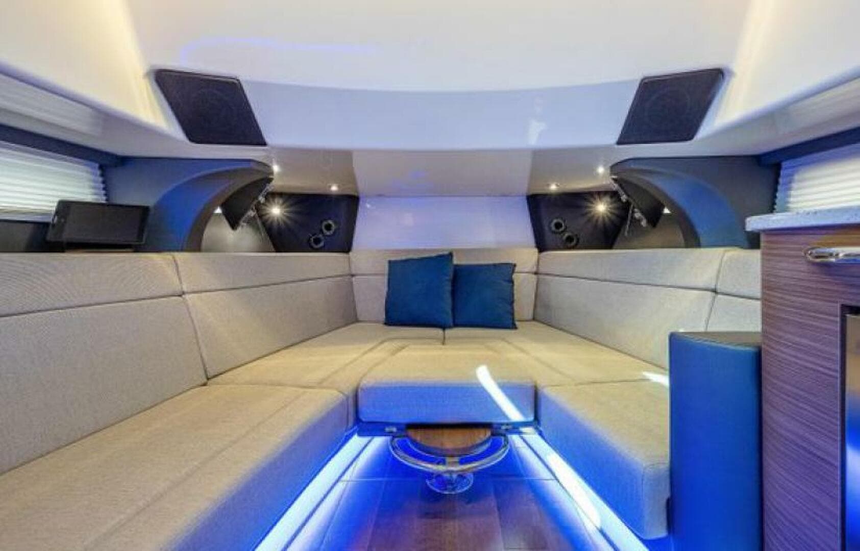 2020 Boston Whaler Outrage