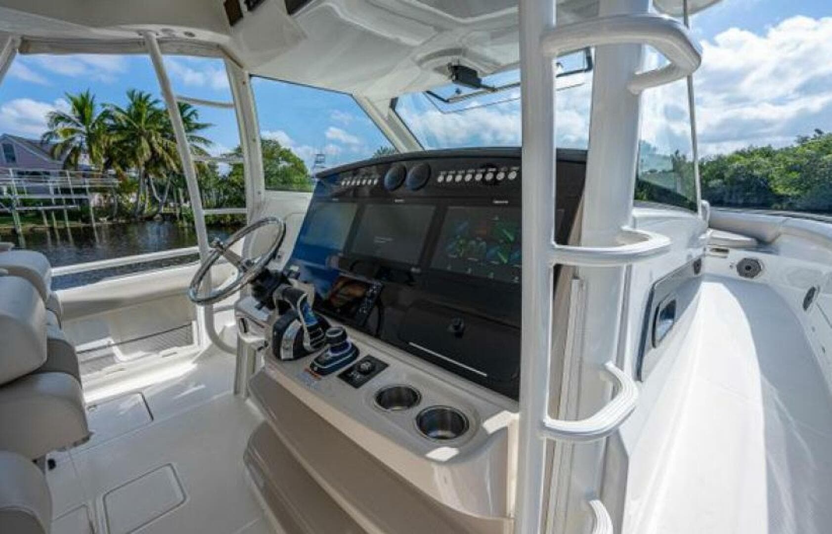 2020 Boston Whaler Outrage