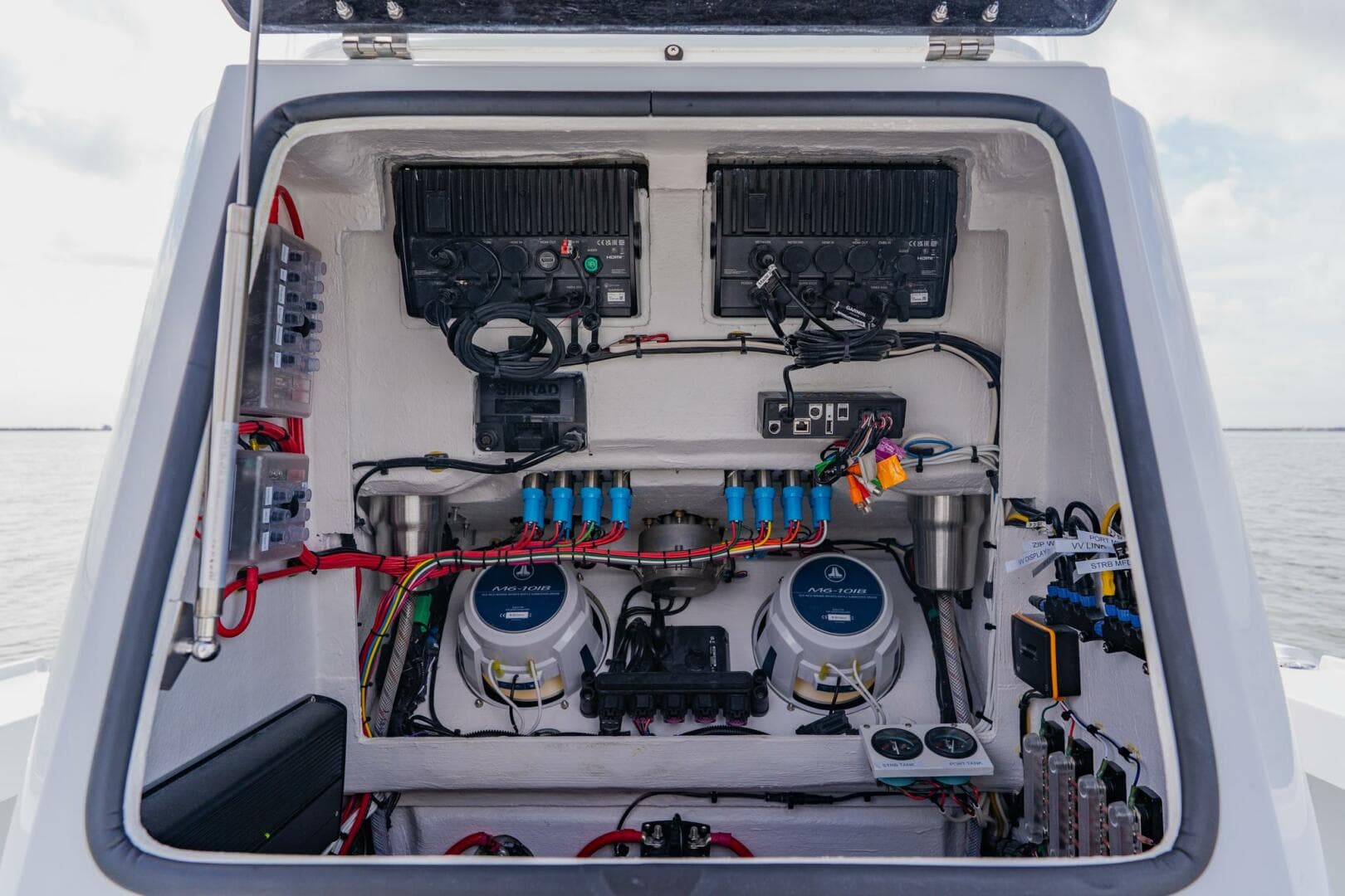 2026 Broadwater Boatworks 25 Bay Cat