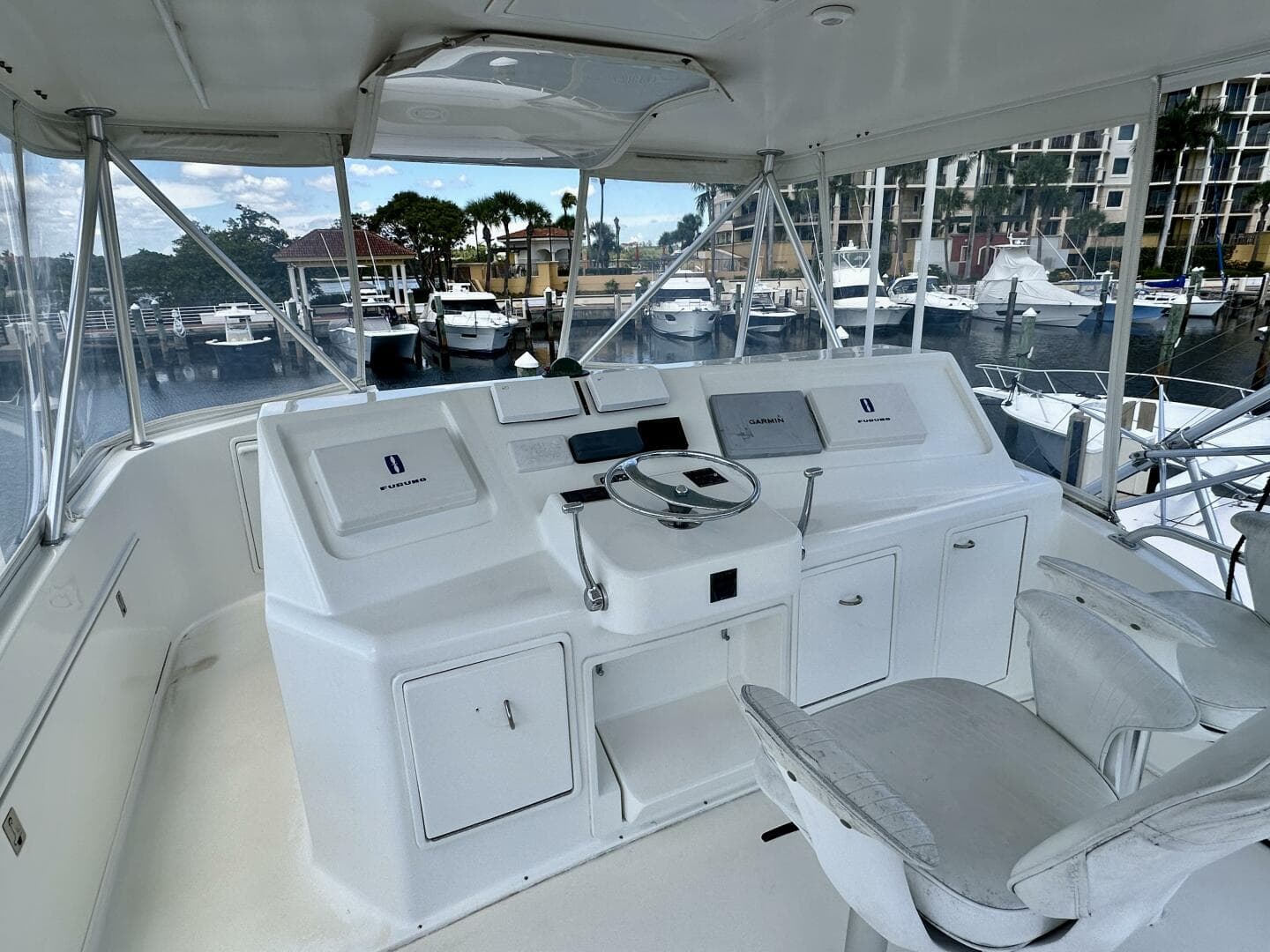 Ocean Yachts 50 GOLD COAST - Fly Bridge Helm