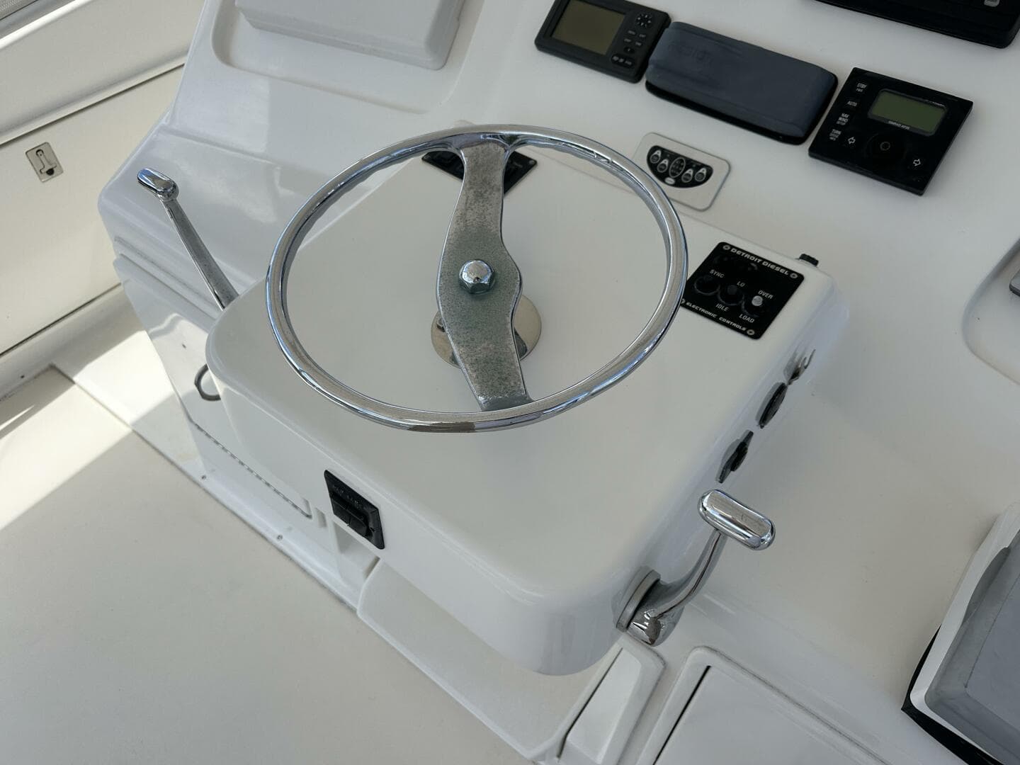 Ocean Yachts 50 GOLD COAST - Fly Bridge Helm