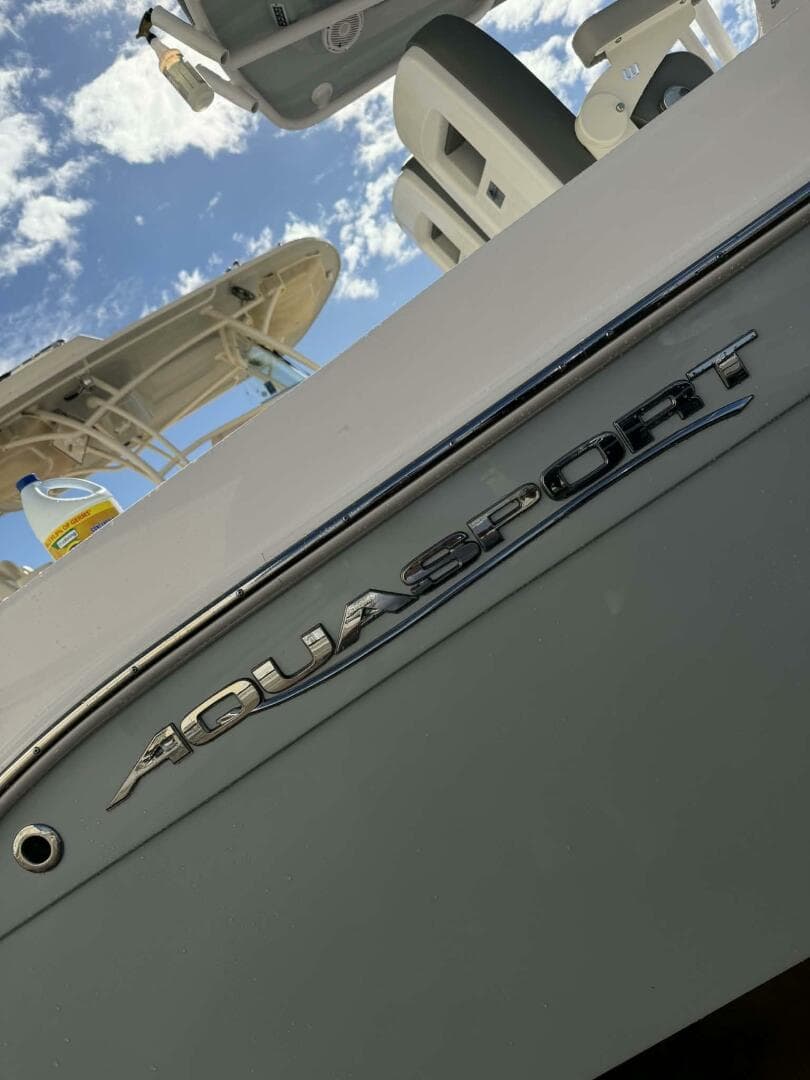 2021 Aquasport 2500 Center Console