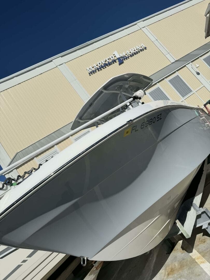 2021 Aquasport 2500 Center Console