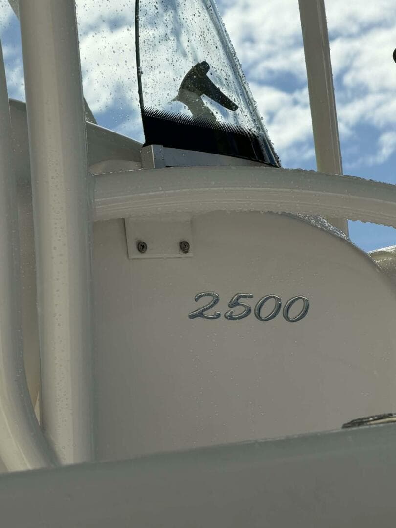 2021 Aquasport 2500 Center Console