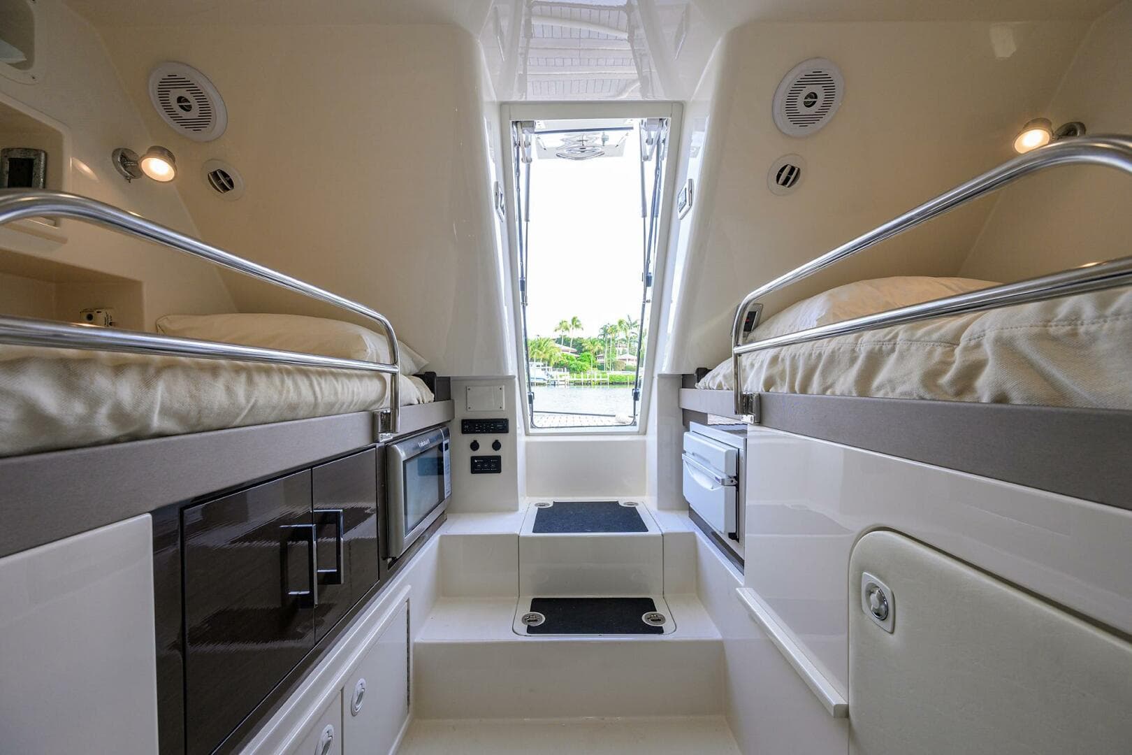 Marquis 66 ANDIAMO - Crew Quarters