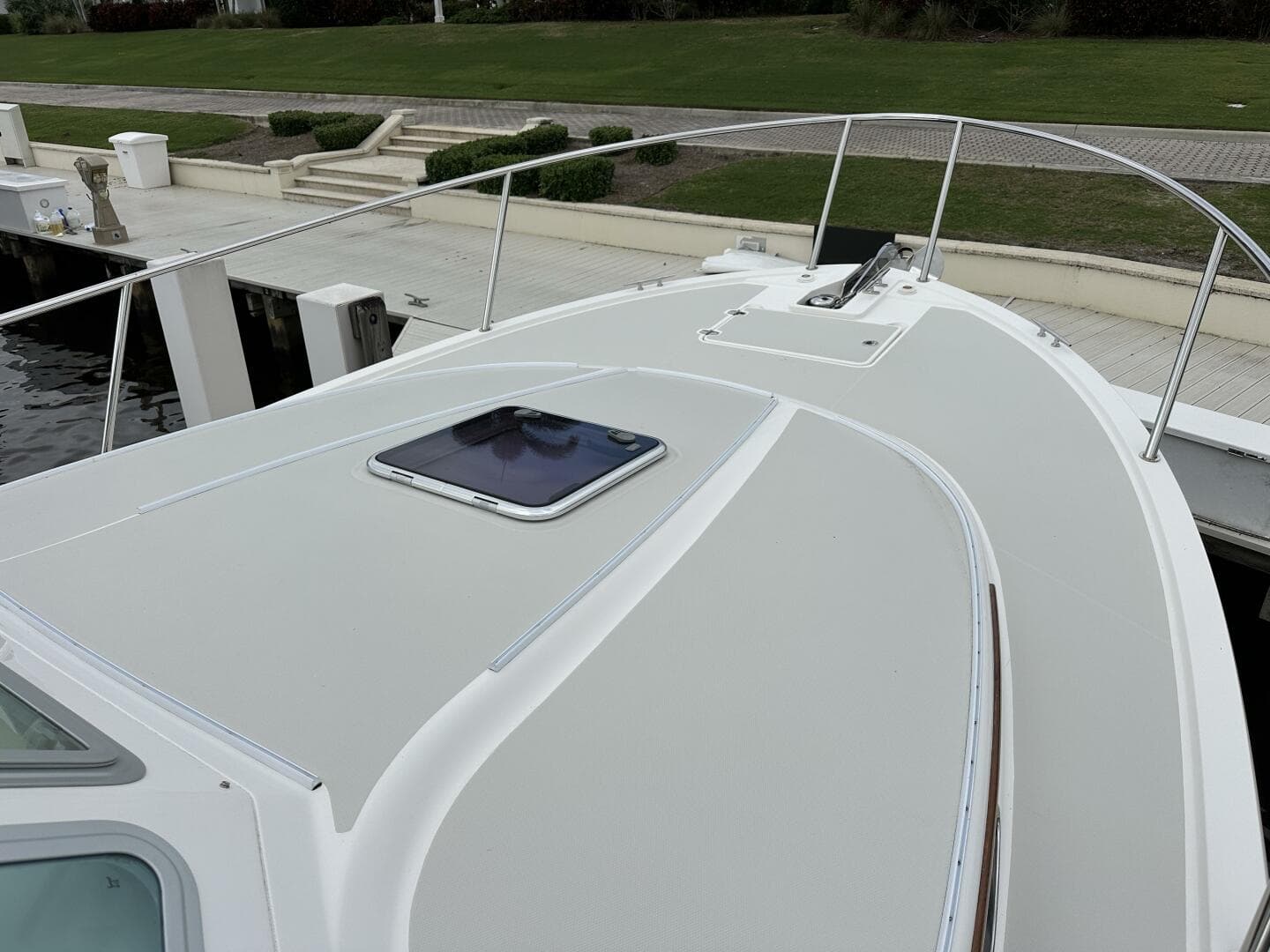 Back Cove 34 SHE'S A LADY - Exterior Bow