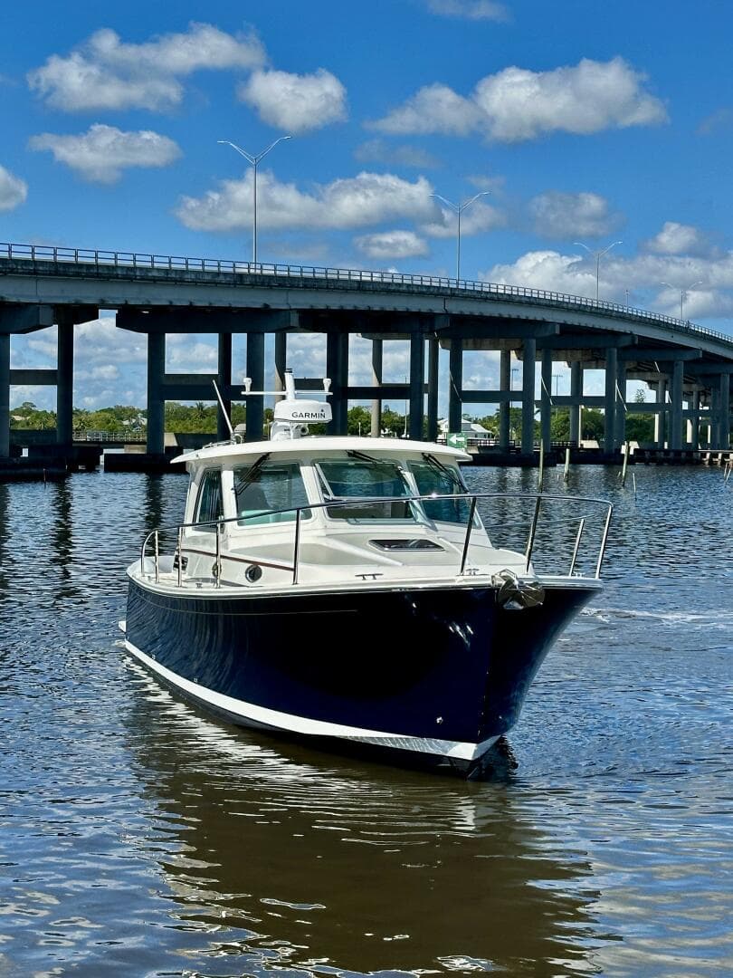 Back Cove 34 SHE'S A LADY - Exterior