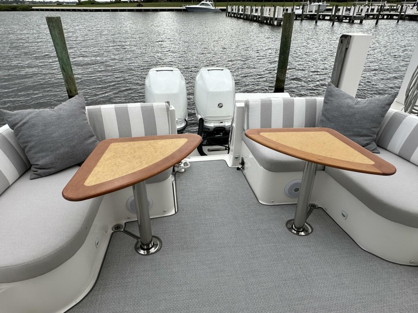 Back Cove 34 SHE'S A LADY - Exterior Cockpit 