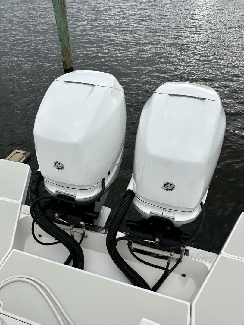 Back Cove 34 SHE'S A LADY - Engines