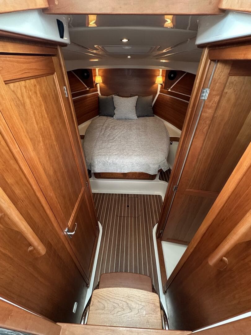 Back Cove 34 SHE'S A LADY - Interior