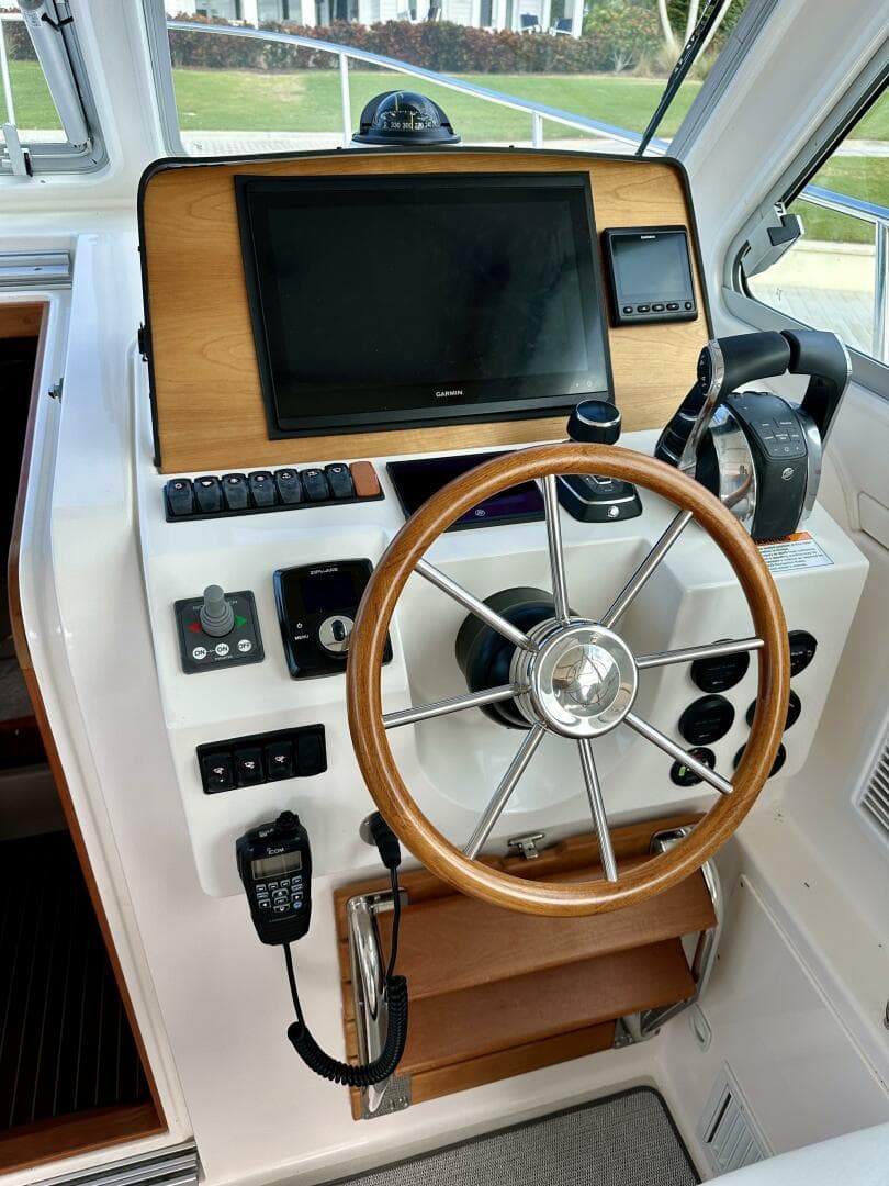 Back Cove 34 SHE'S A LADY - Helm