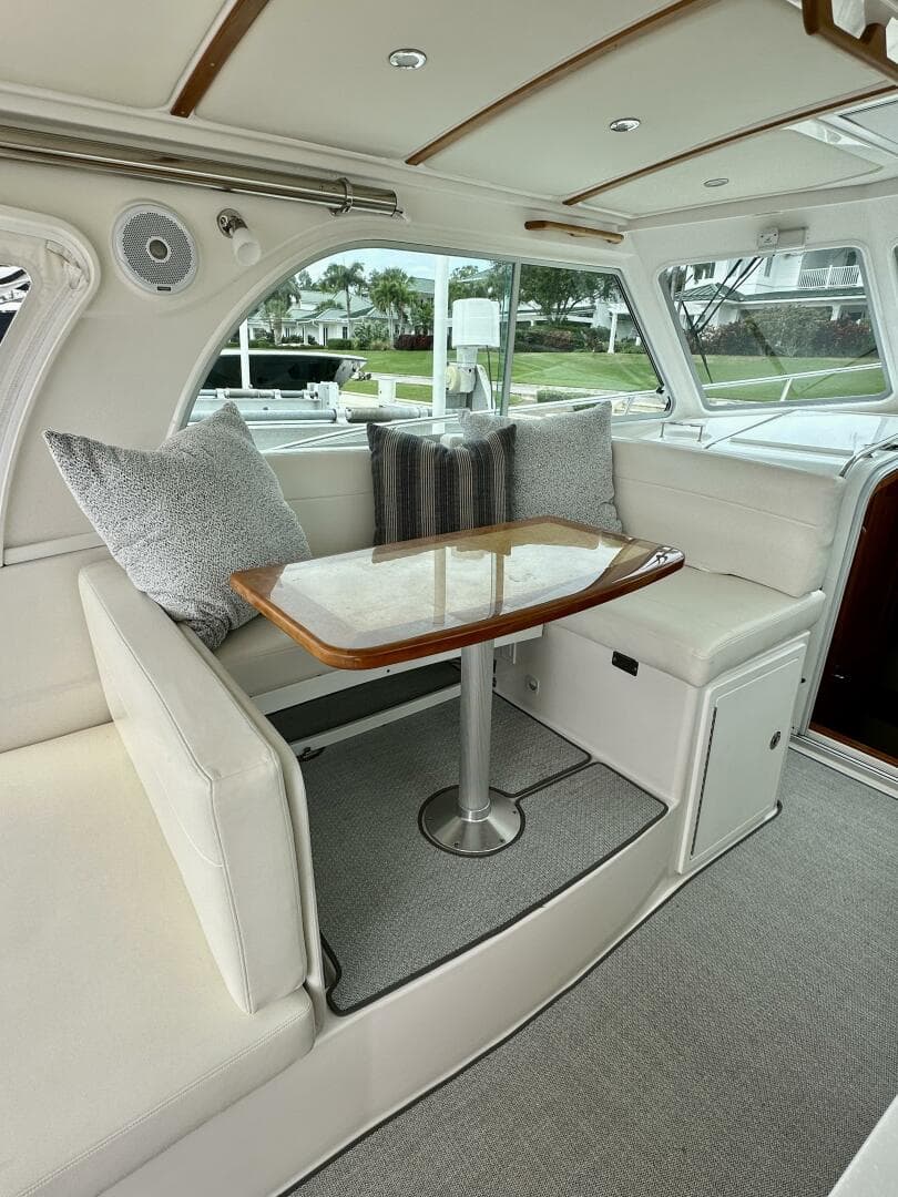 Back Cove 34 SHE'S A LADY - Cockpit Seating