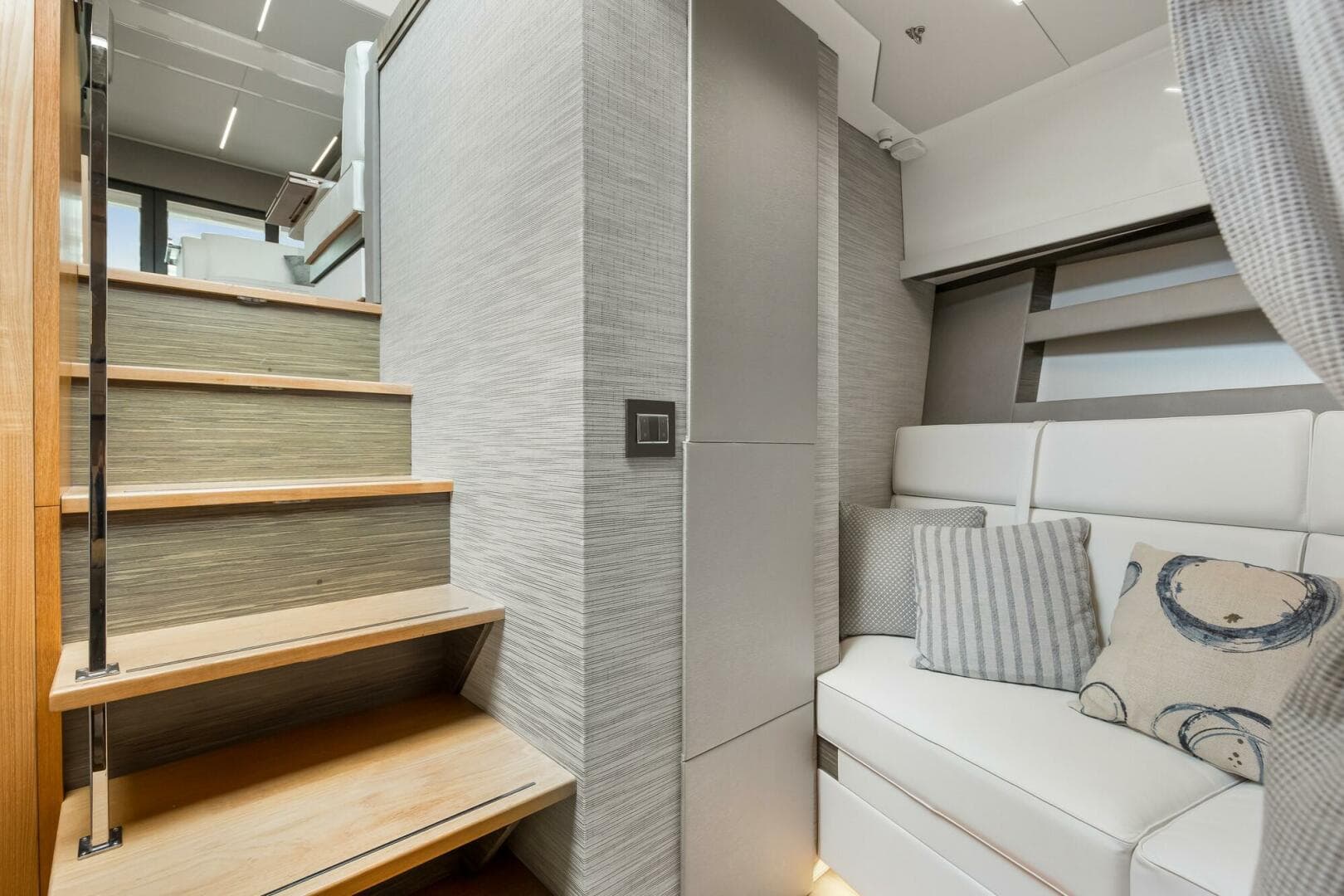 2019 Tiara Yachts C49 Coupe Hallway