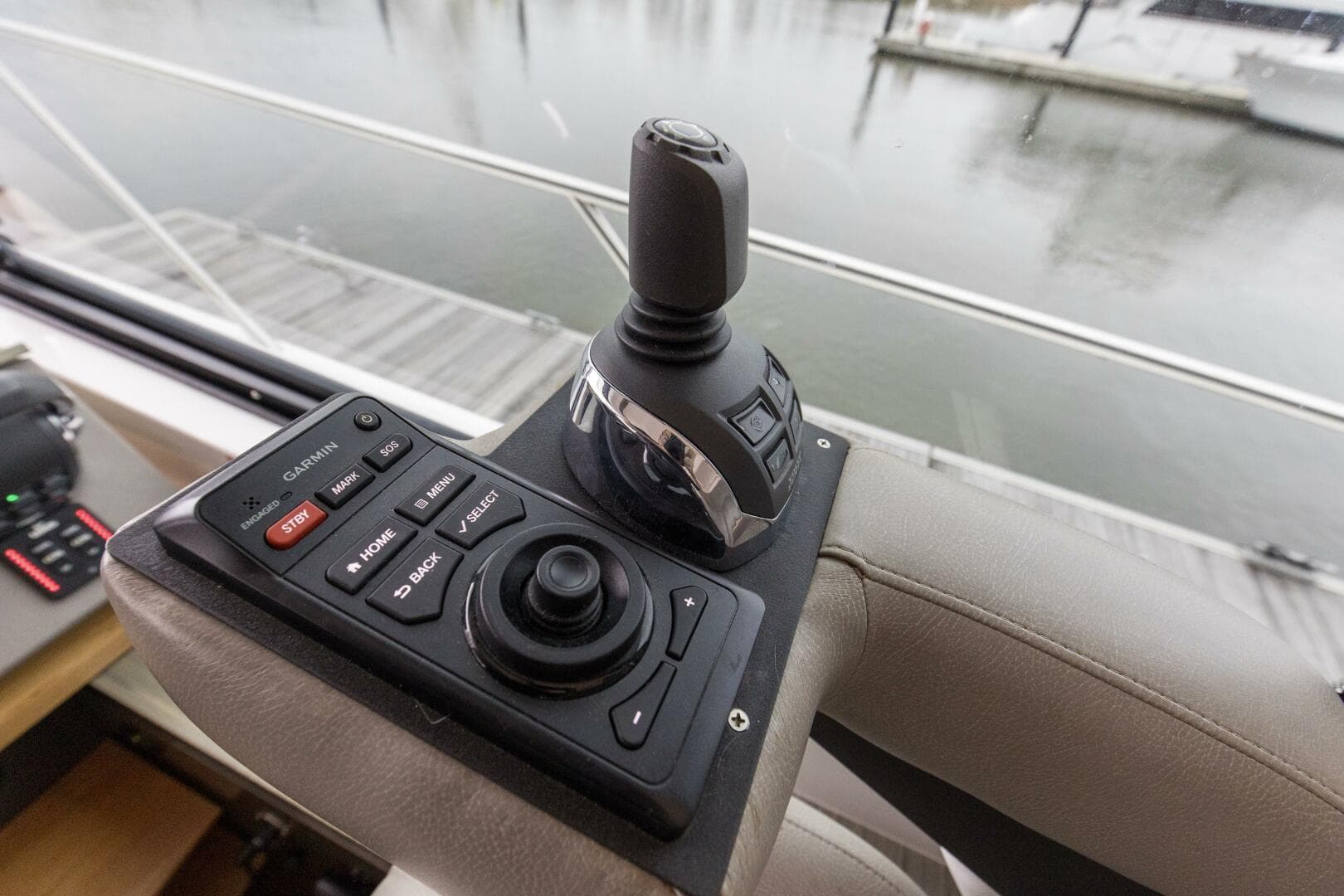2019 Tiara Yachts C49 Coupe Helm Controls And Electronics (1)
