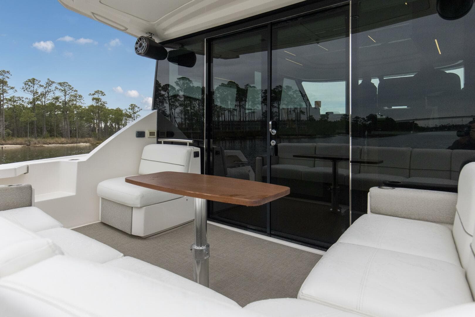 2019 Tiara Yachts C49 Coupe Rear Deck (3)