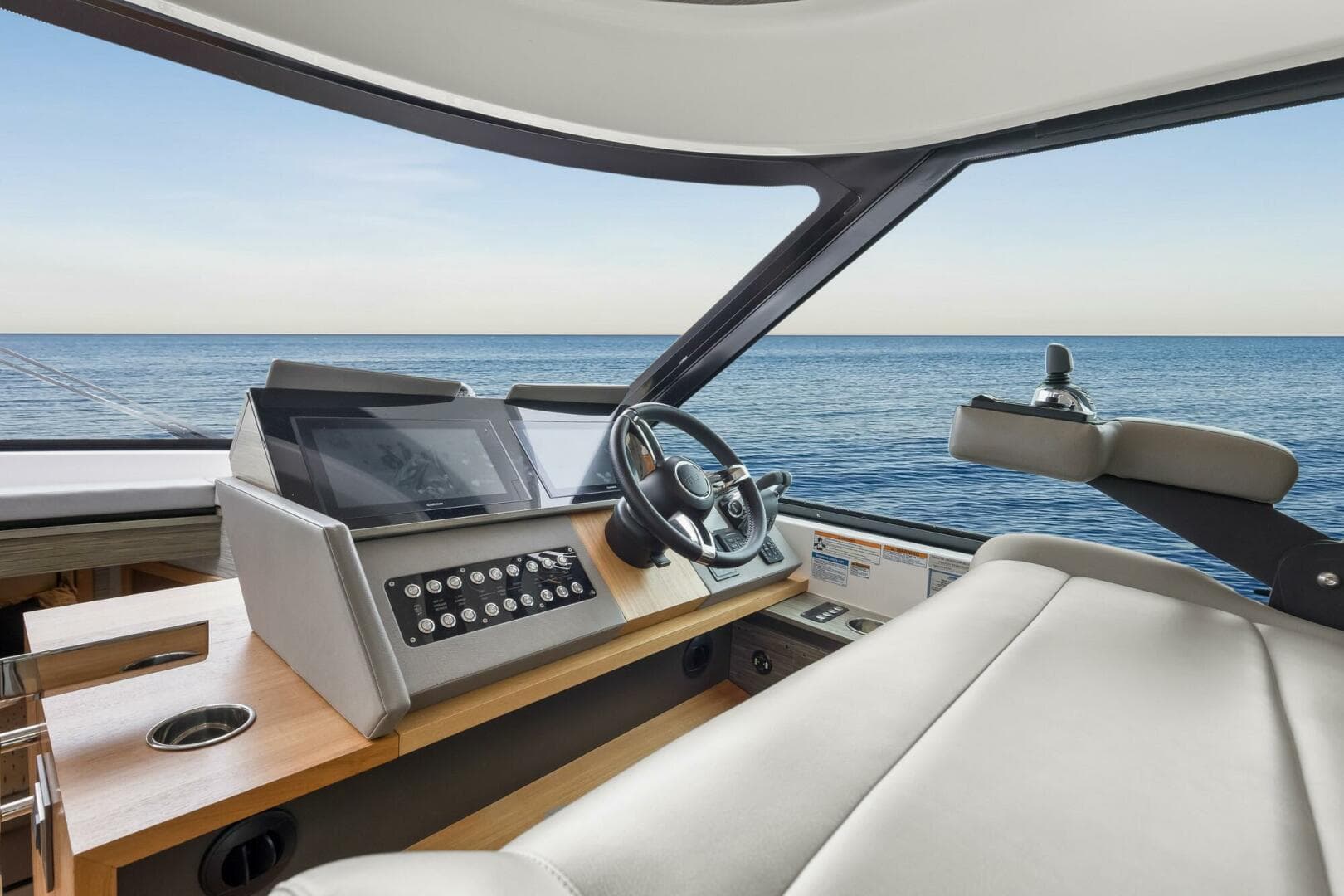 2019 Tiara Yachts C49 Coupe Salon And Bridge (3)