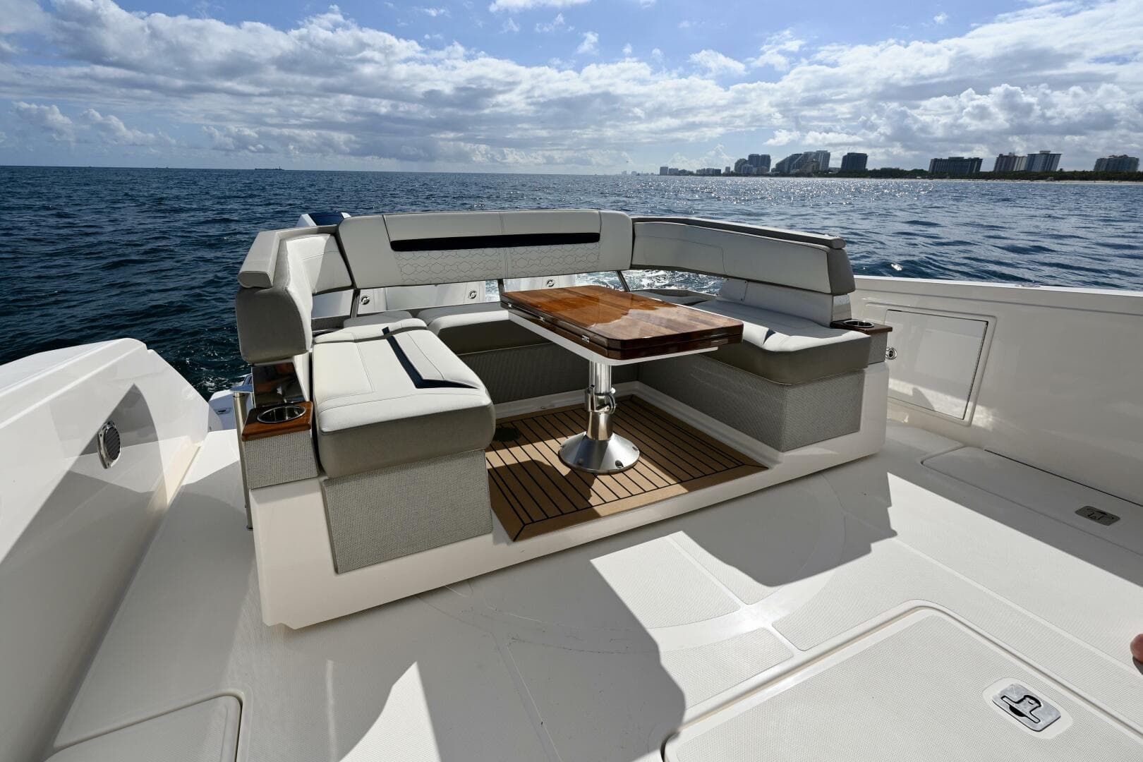 2023 Tiara Yachts 38 LS