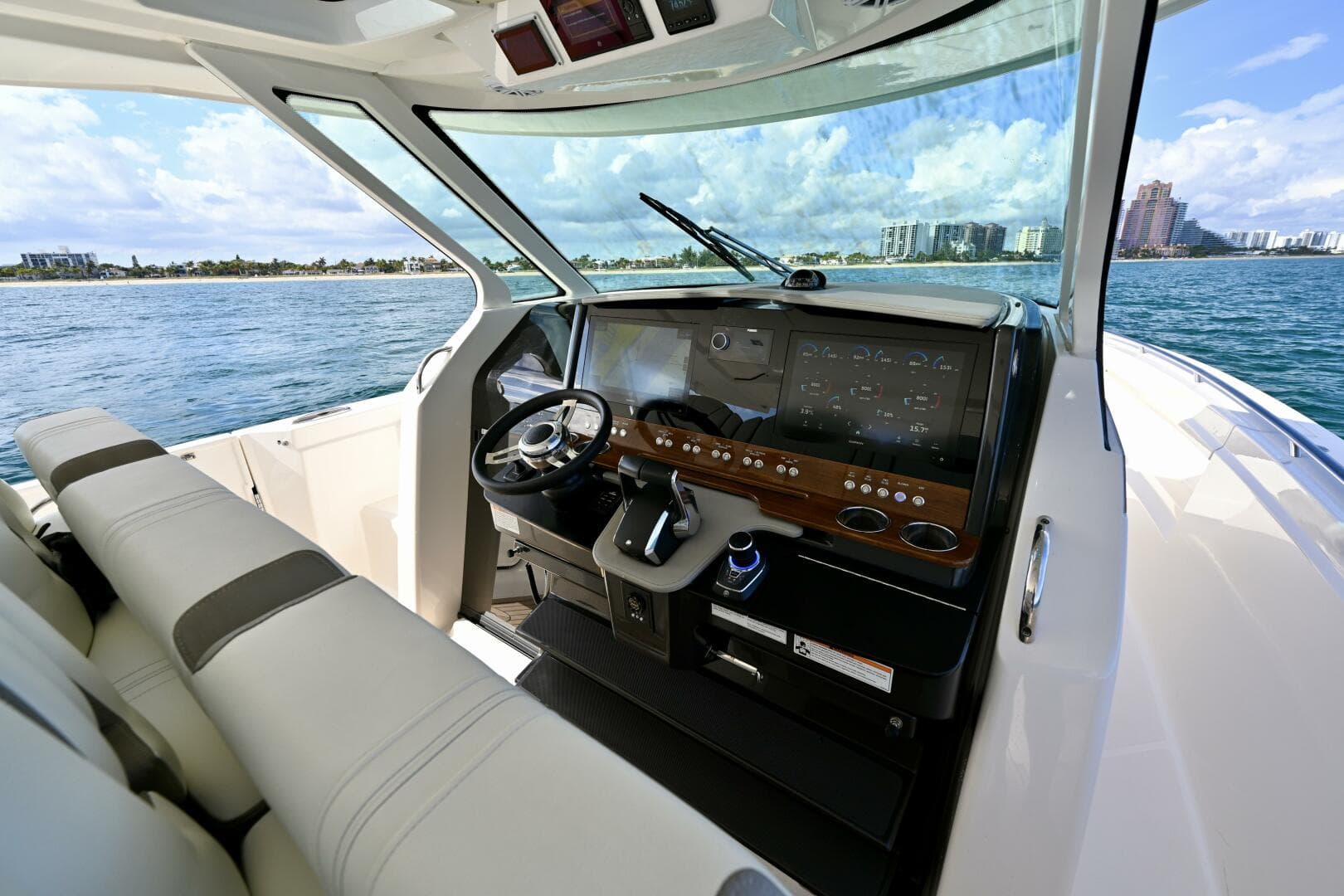 2023 Tiara Yachts 38 LS