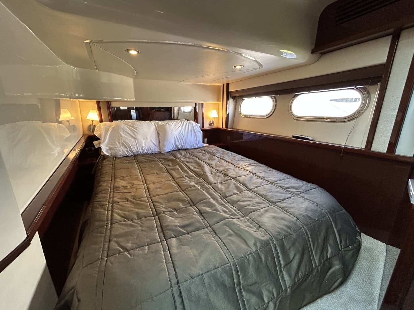 2008 Sea Ray 52 Sedan Bridge