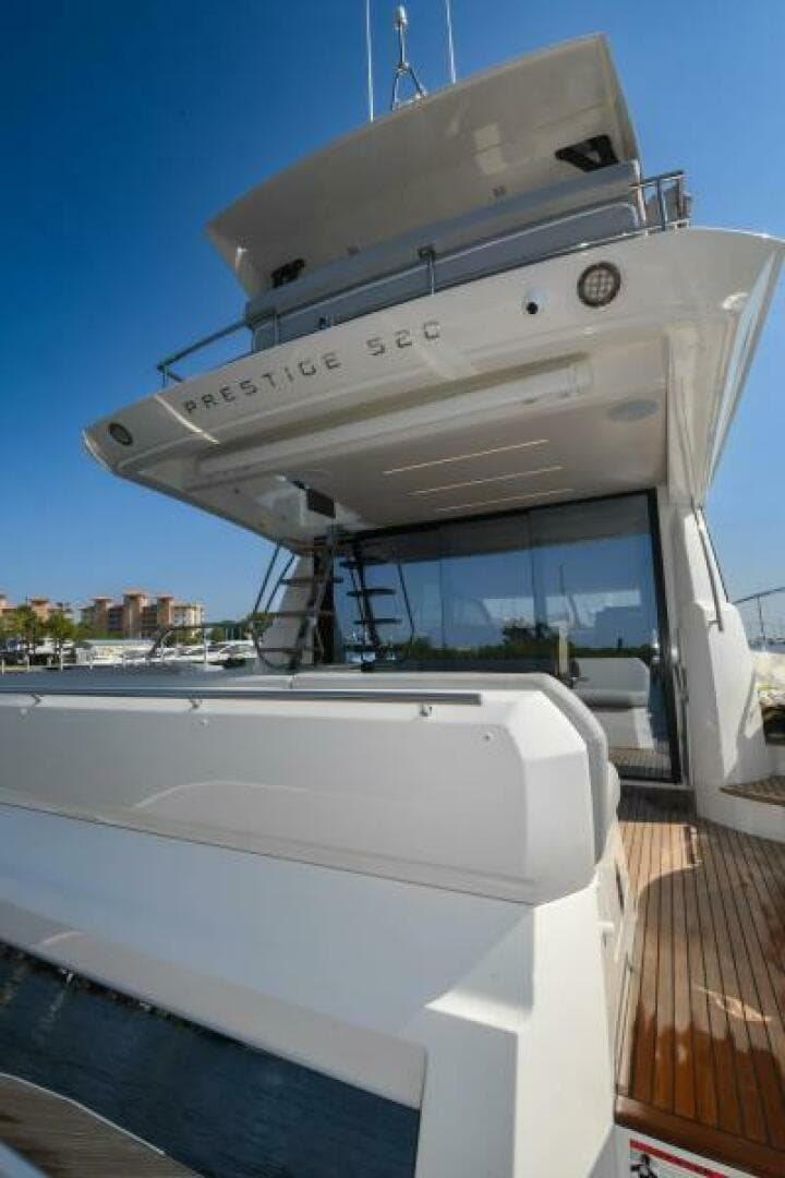 2023 52 Prestige Flybridge - Stern