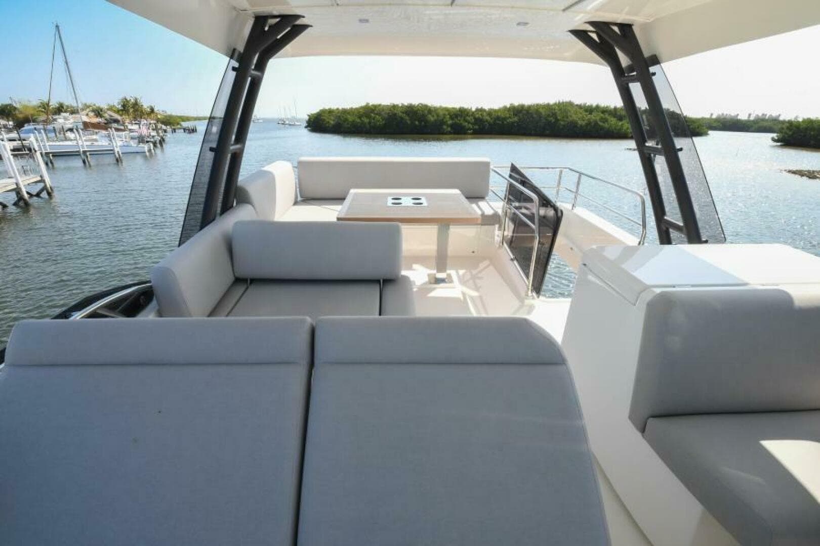 2023 52 Prestige Flybridge - Flybridge