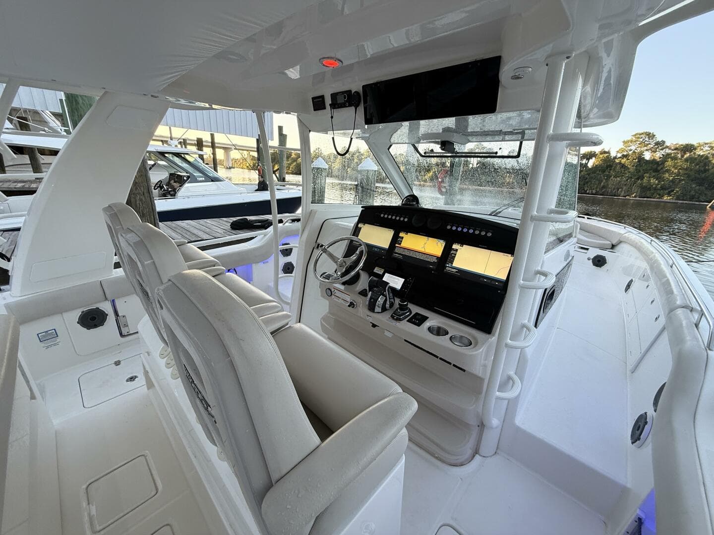 2020 Boston Whaler 420 Outrage