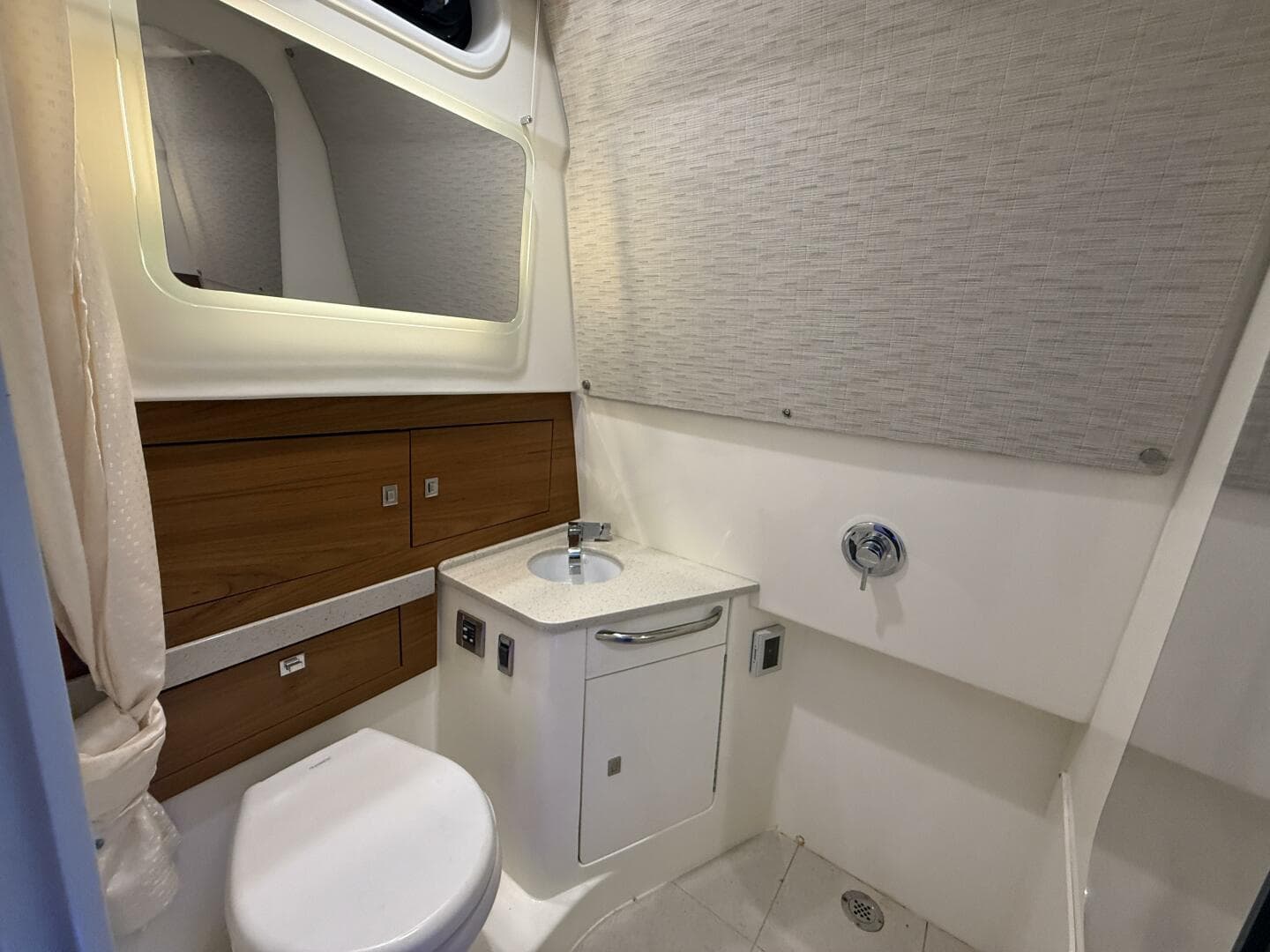 2020 Boston Whaler 420 Outrage