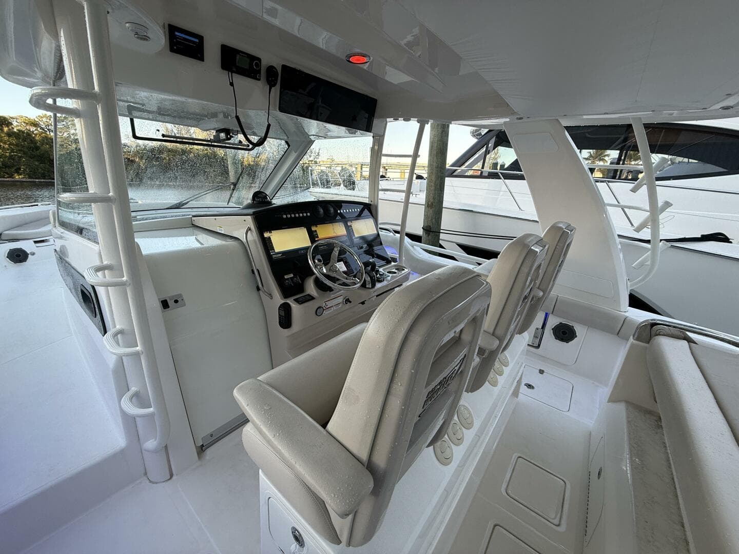 2020 Boston Whaler 420 Outrage