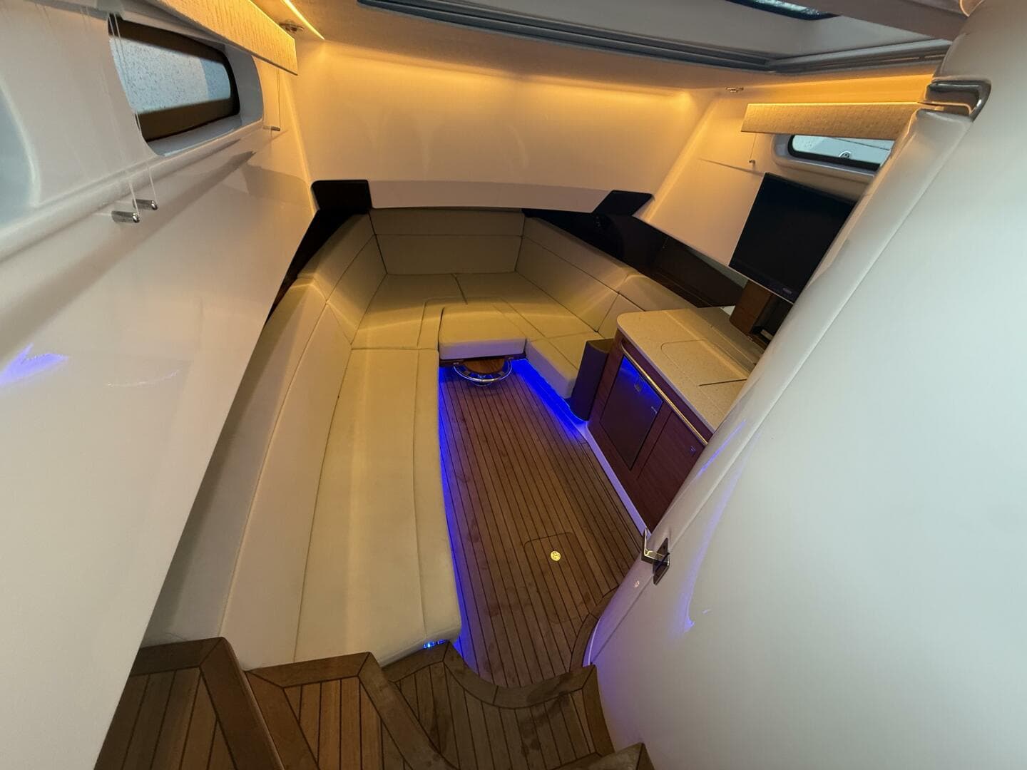 2020 Boston Whaler 420 Outrage