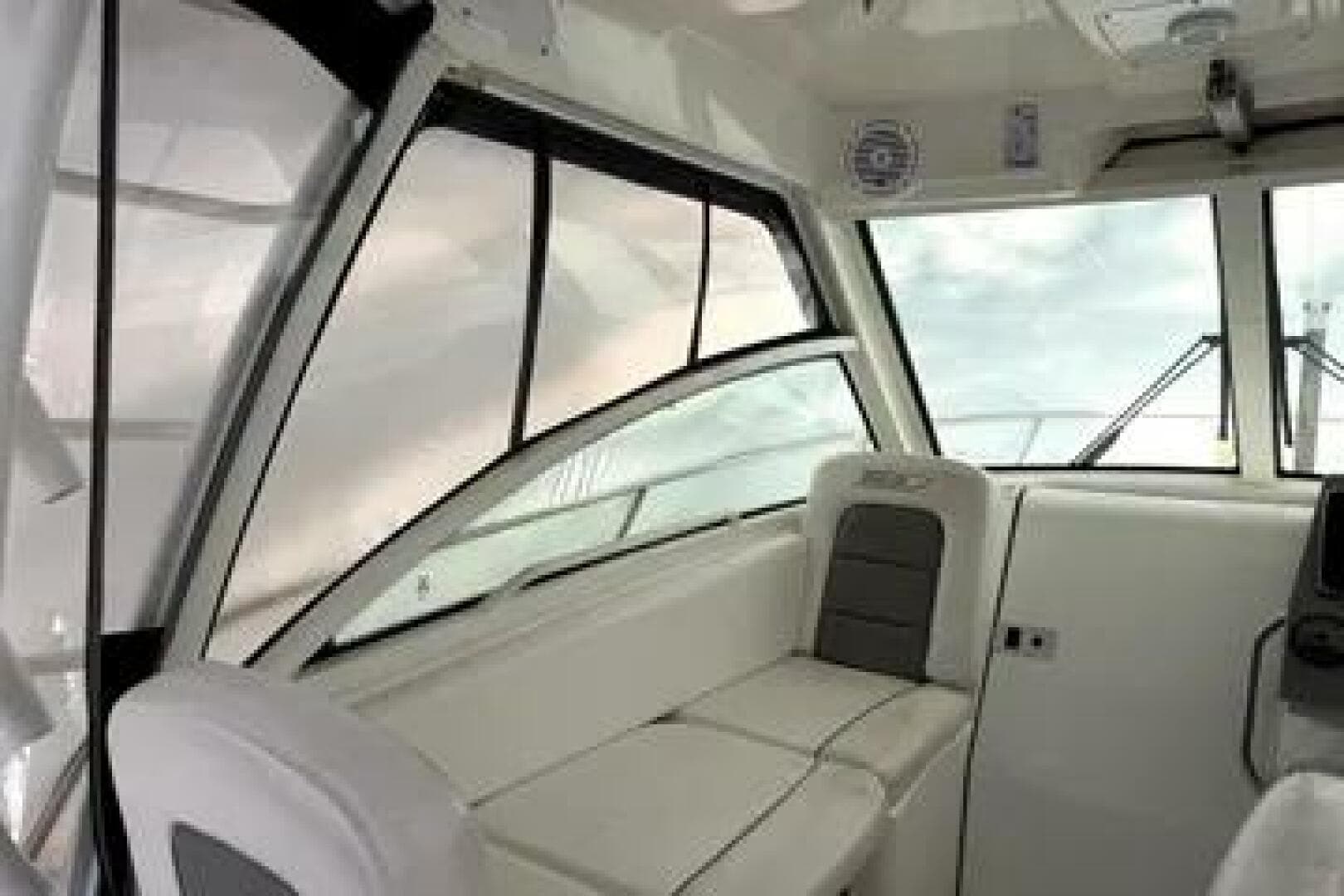 2014 Boston Whaler 285 Conquest