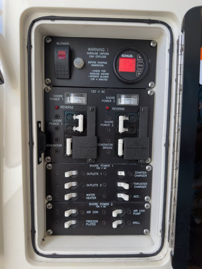 2016 Boston Whaler 350 Outrage