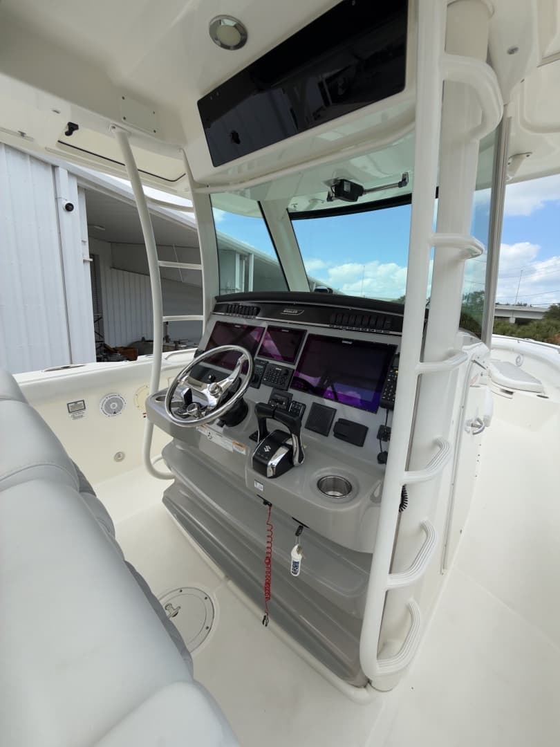 2016 Boston Whaler 350 Outrage