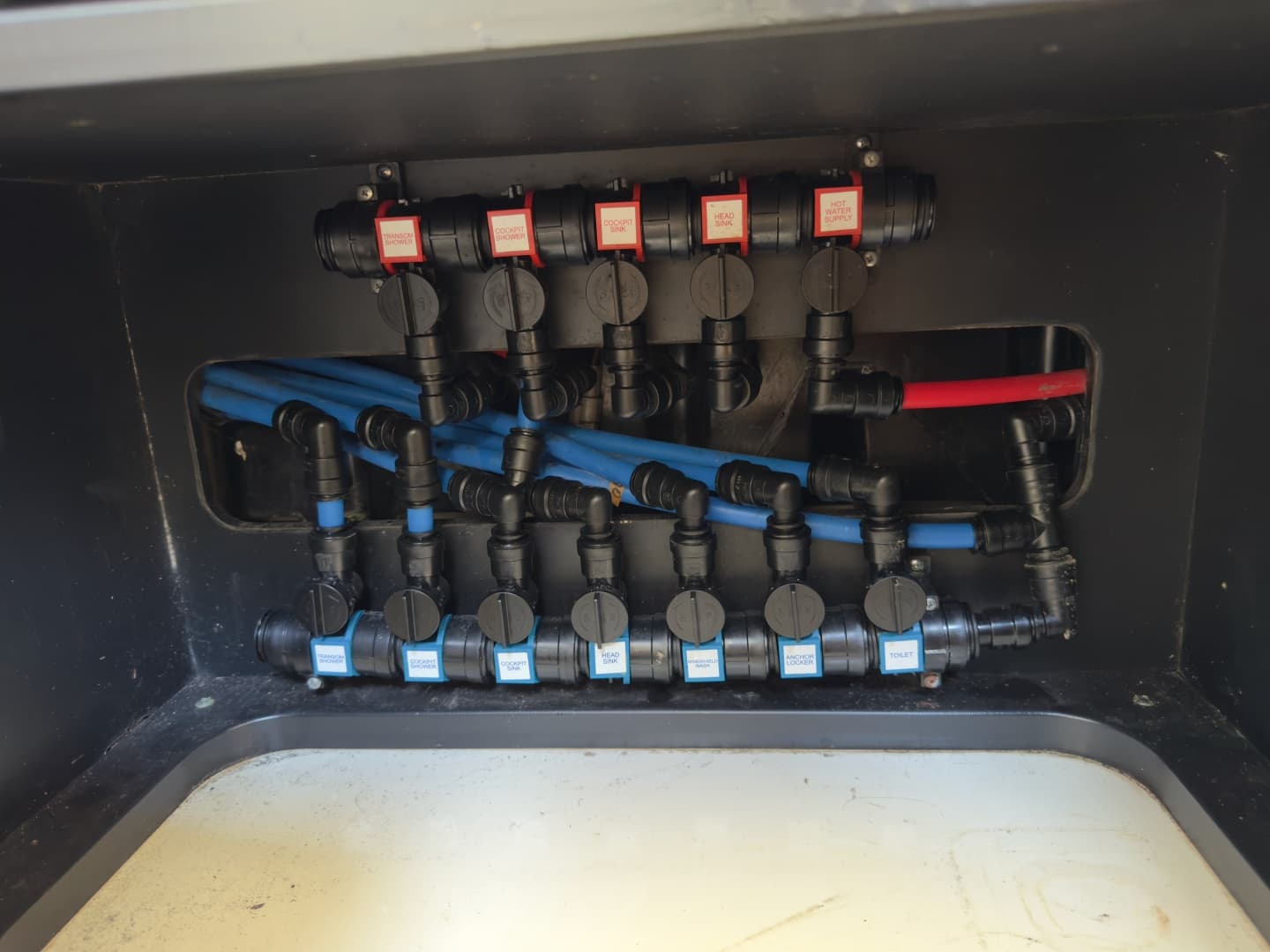 2016 Boston Whaler 350 Outrage