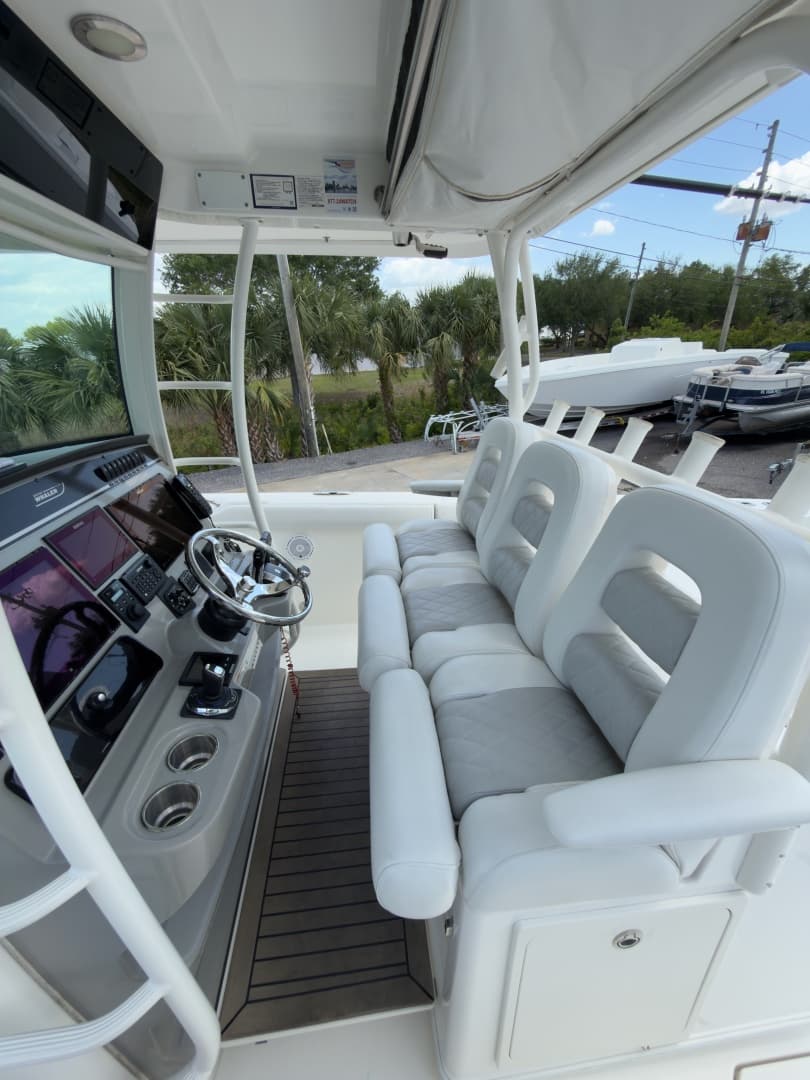 2016 Boston Whaler 350 Outrage