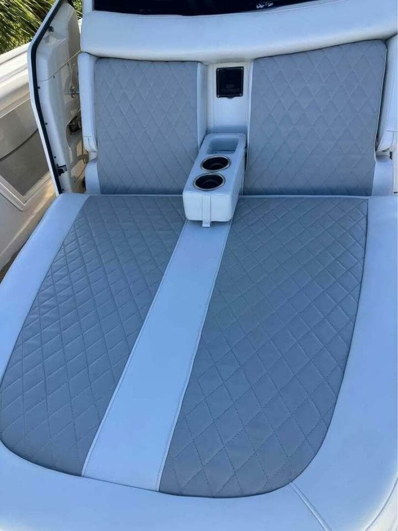 2016 Boston Whaler 350 Outrage