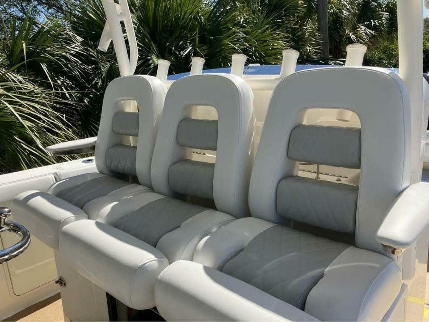 2016 Boston Whaler 350 Outrage