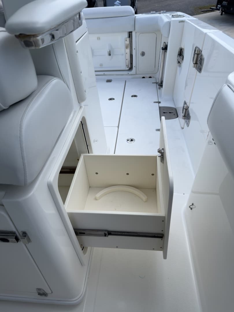 2016 Boston Whaler 350 Outrage