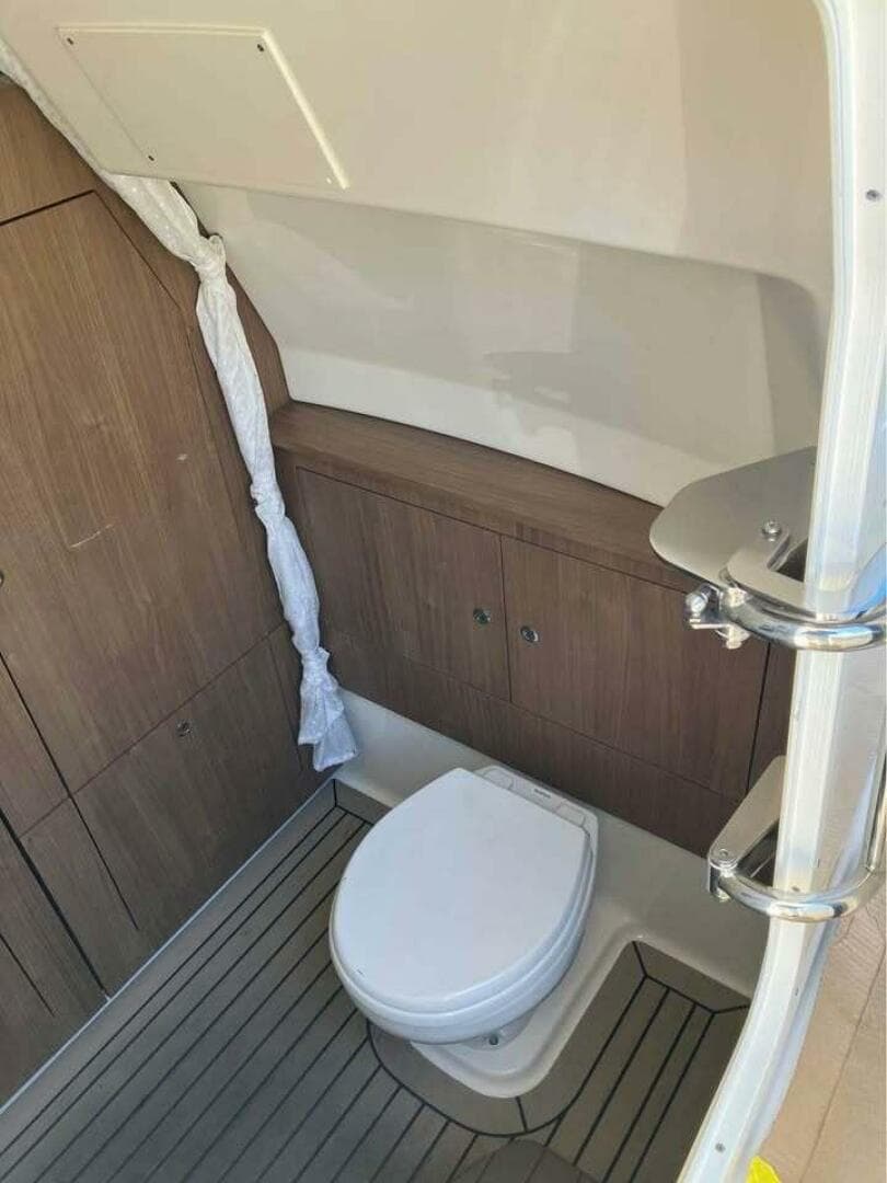 2016 Boston Whaler 350 Outrage