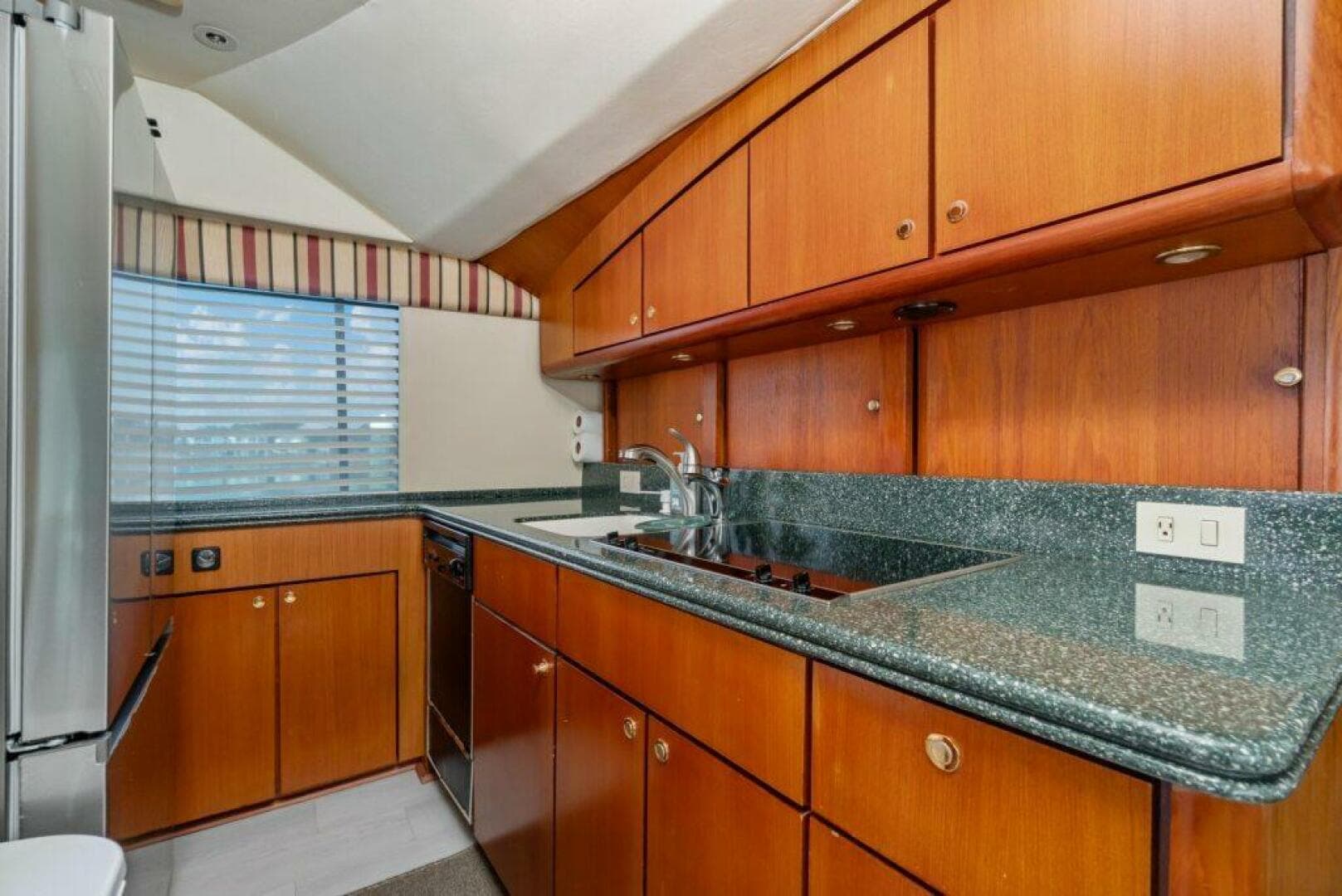 Ocean Yachts 56 TUNAR - Galley