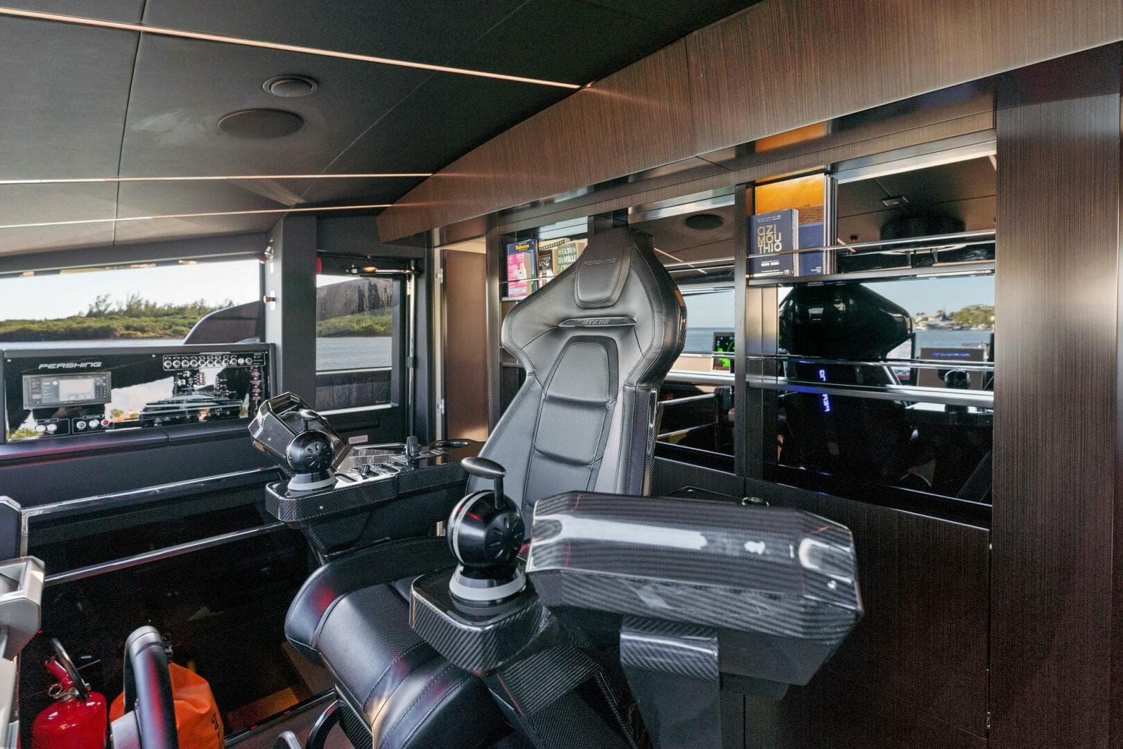 2023 Pershing GTX Motoryacht